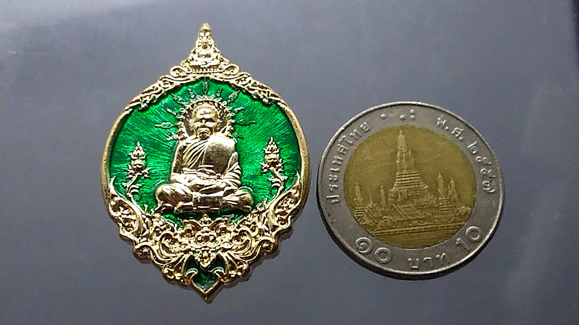 เหรียญหลวงพ่อพัฒน์ รุ่นเพชรน้ำเอก เนื้อทองทิพย์ลงยาเขียว (วัดสร้างเอง) ปี2563