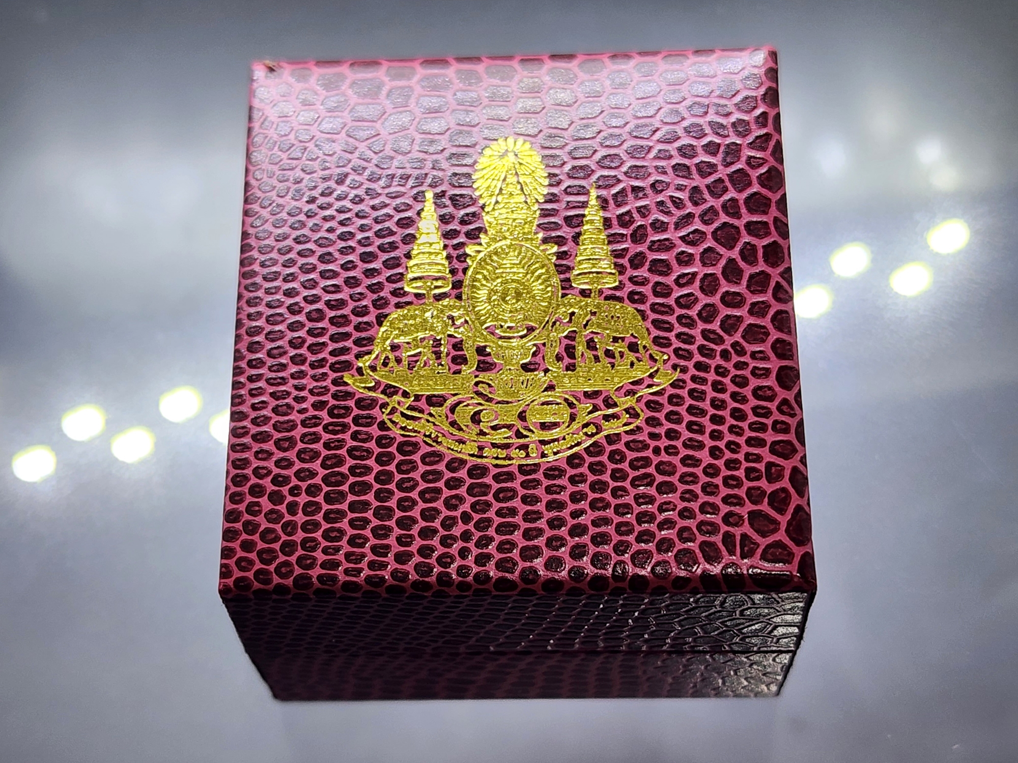 สมเด็จพระพุฒาจารย์(โต พรหมรังสี)ลอยองค์ เนื้อเงิน 3K พิมพ์เล็ก สูง 1.6 เซน วัดใหม่อมตรส บางขุนพรหม พ.ศ.2540 พร้อมกล่องเดิม