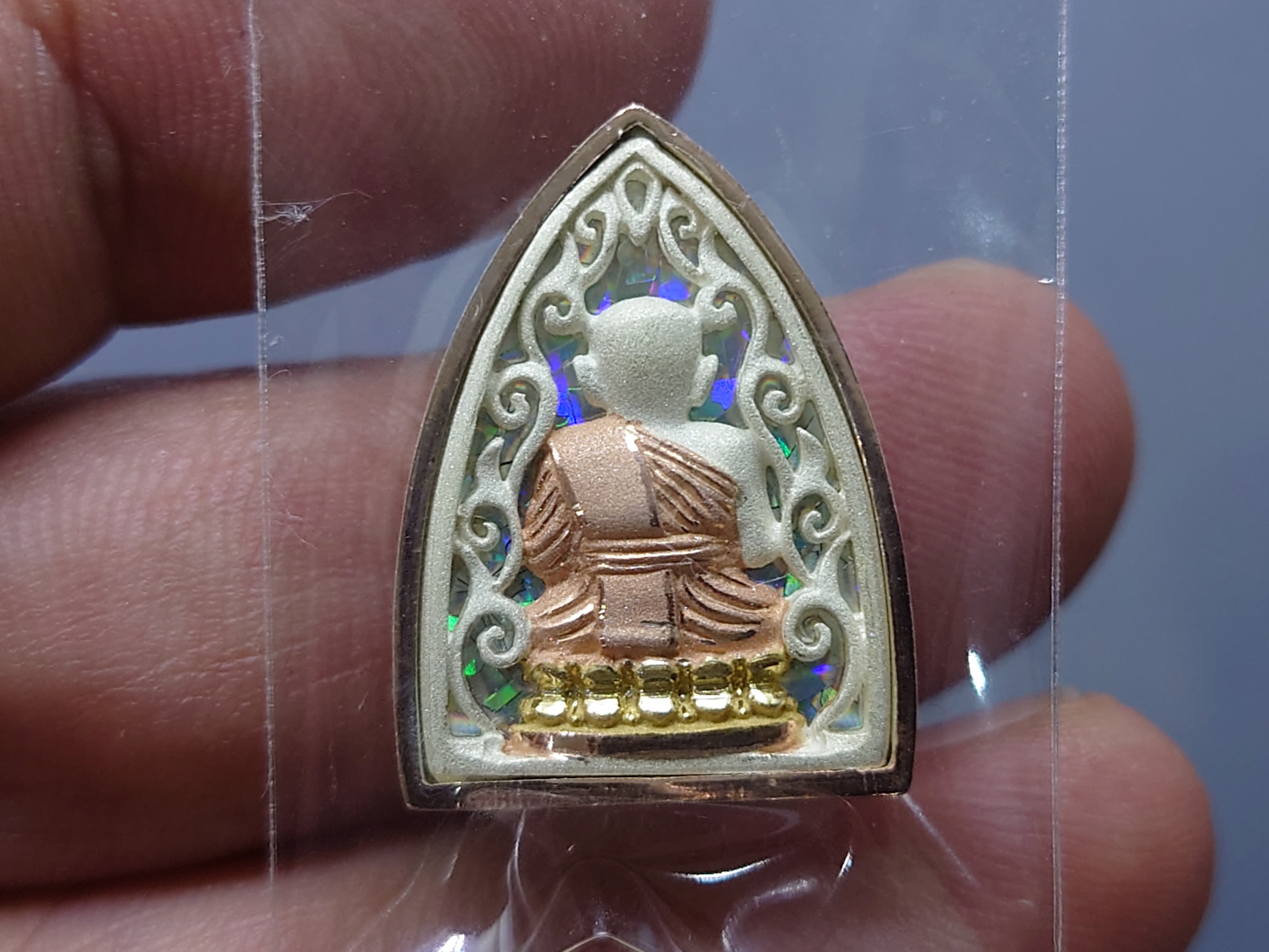 เหรียญหลวงปู่ทวด เนื้อเงิน 3 K รุ่นมงคลบารมี วัดประสาทบุญญาวาส พ.ศ.2545 พิมพ์สามเหลี่ยม ขนาดสูง 2.3 ซ.ม. พร้อมกล่องเดิม