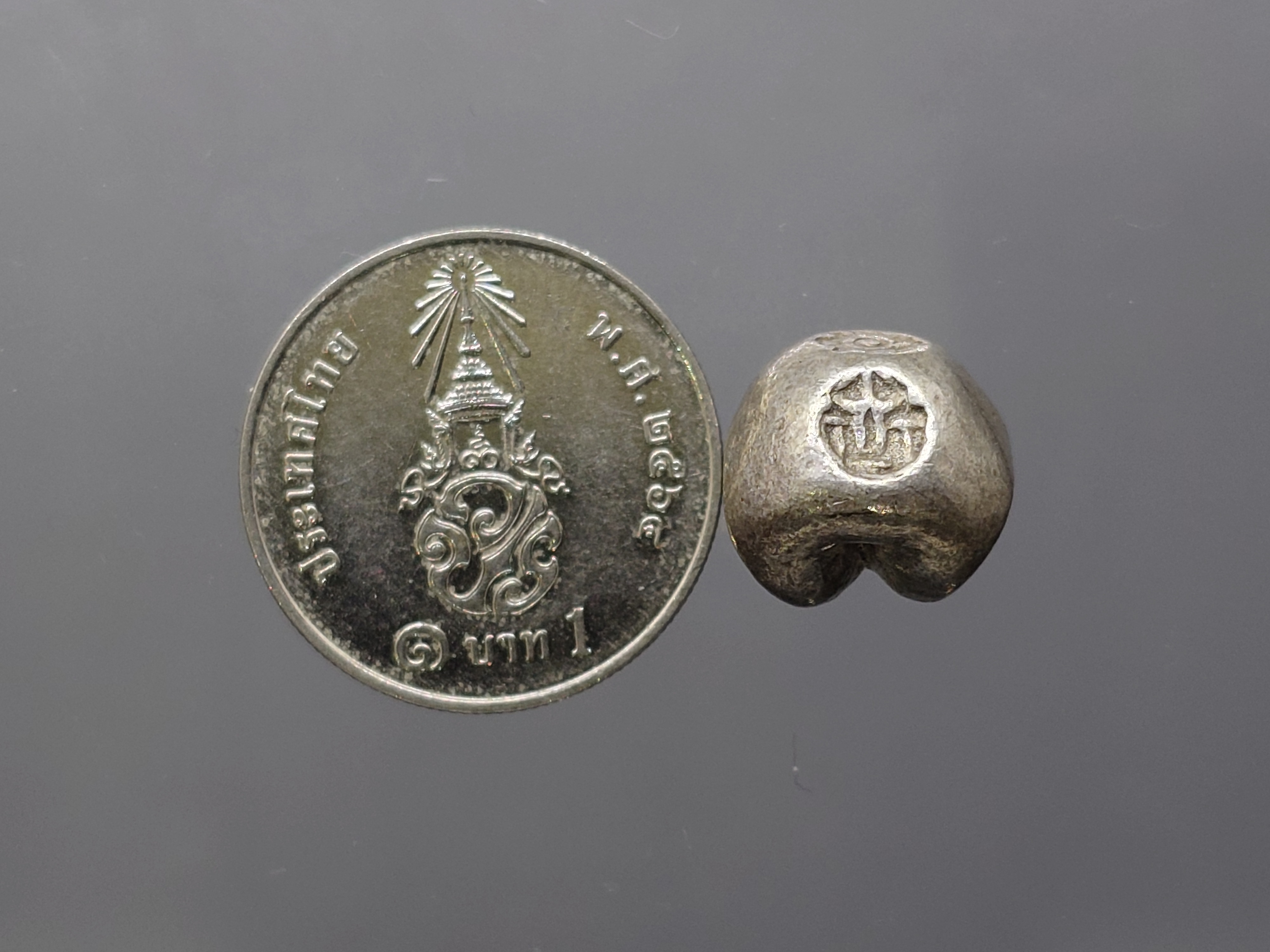 พดด้วง ขนาด 2 สลึง ตราพระแสงจักร - ปราสาท สมัยรัชกาลที่3 ปี2367 ขนาดหายาก สภาพสวย