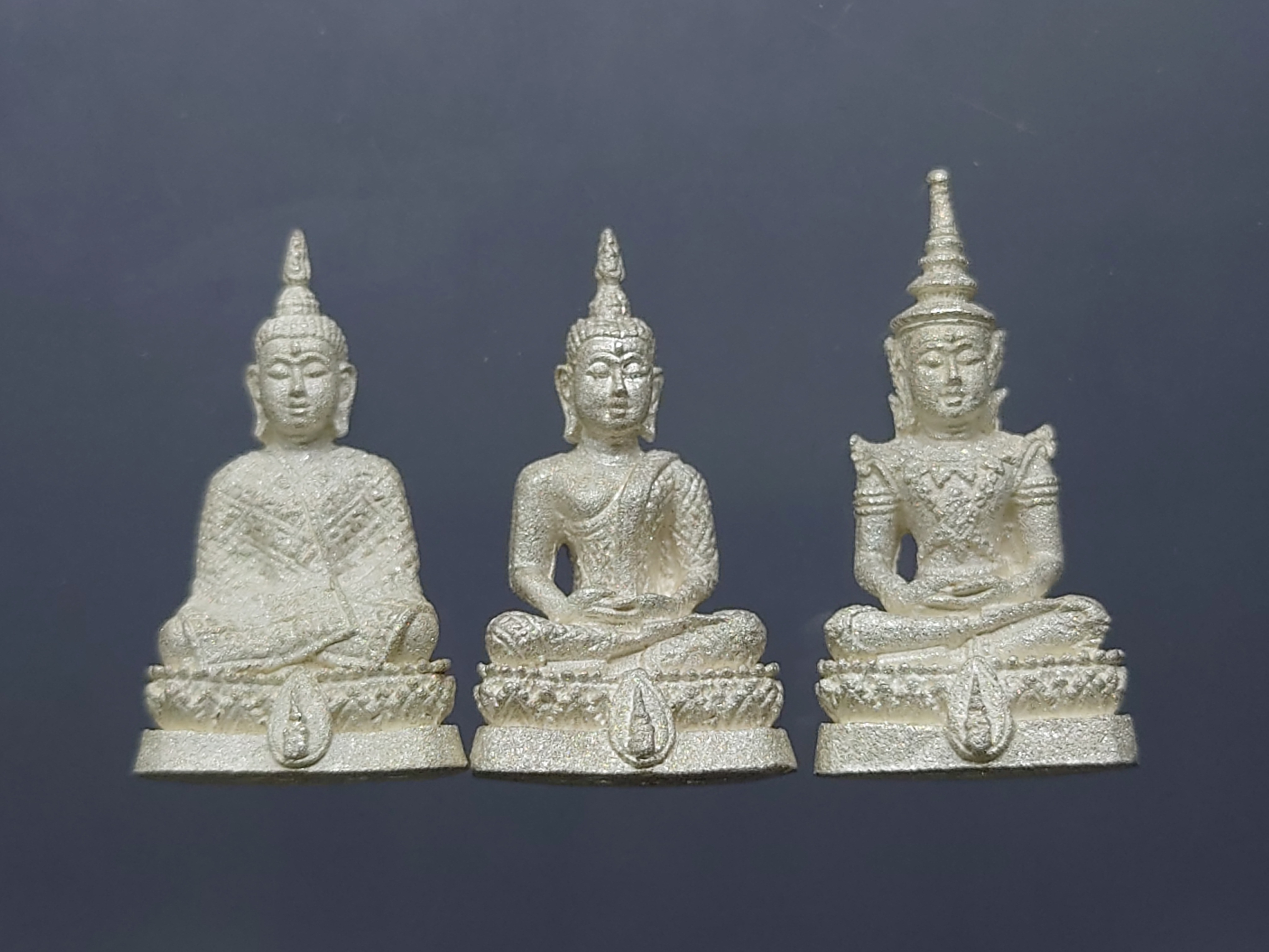 พระแก้วมรกต ชุด 3 ฤดู สธ.เนื้อเงิน มูลนิธิสิรินธรราชวิทยาลัย สร้าง วัดบวรนิเวศวิหาร ปี2538 พร้อมกล่องเดิม