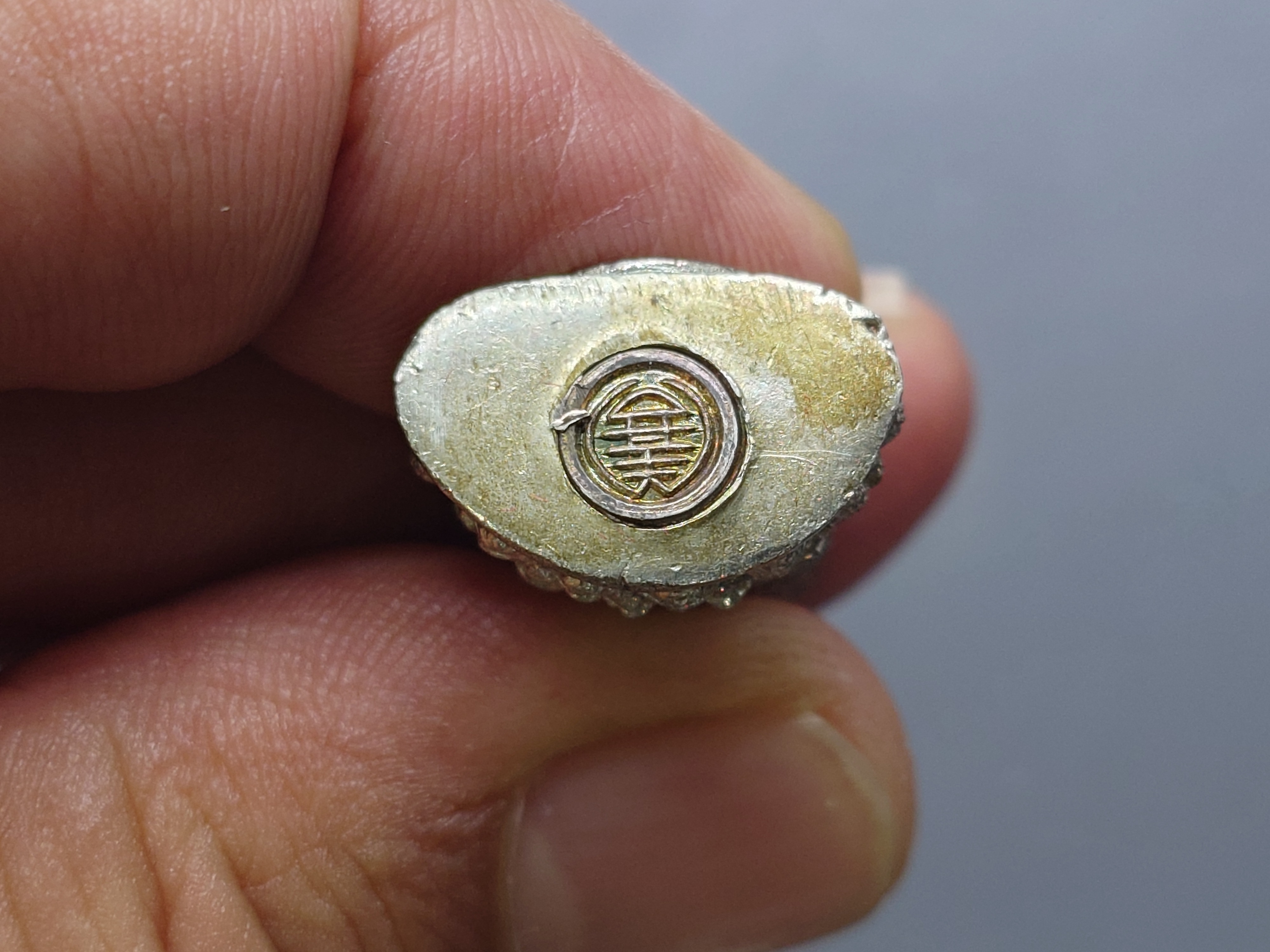 หลวงปู่ไต้ฮงกง เนื้อเงิน รุ่นกาญจนาภิเษก จัดสร้างโดย มูลนิธิปอเต็กตึ๊ง ปี2539 นิยม หายาก