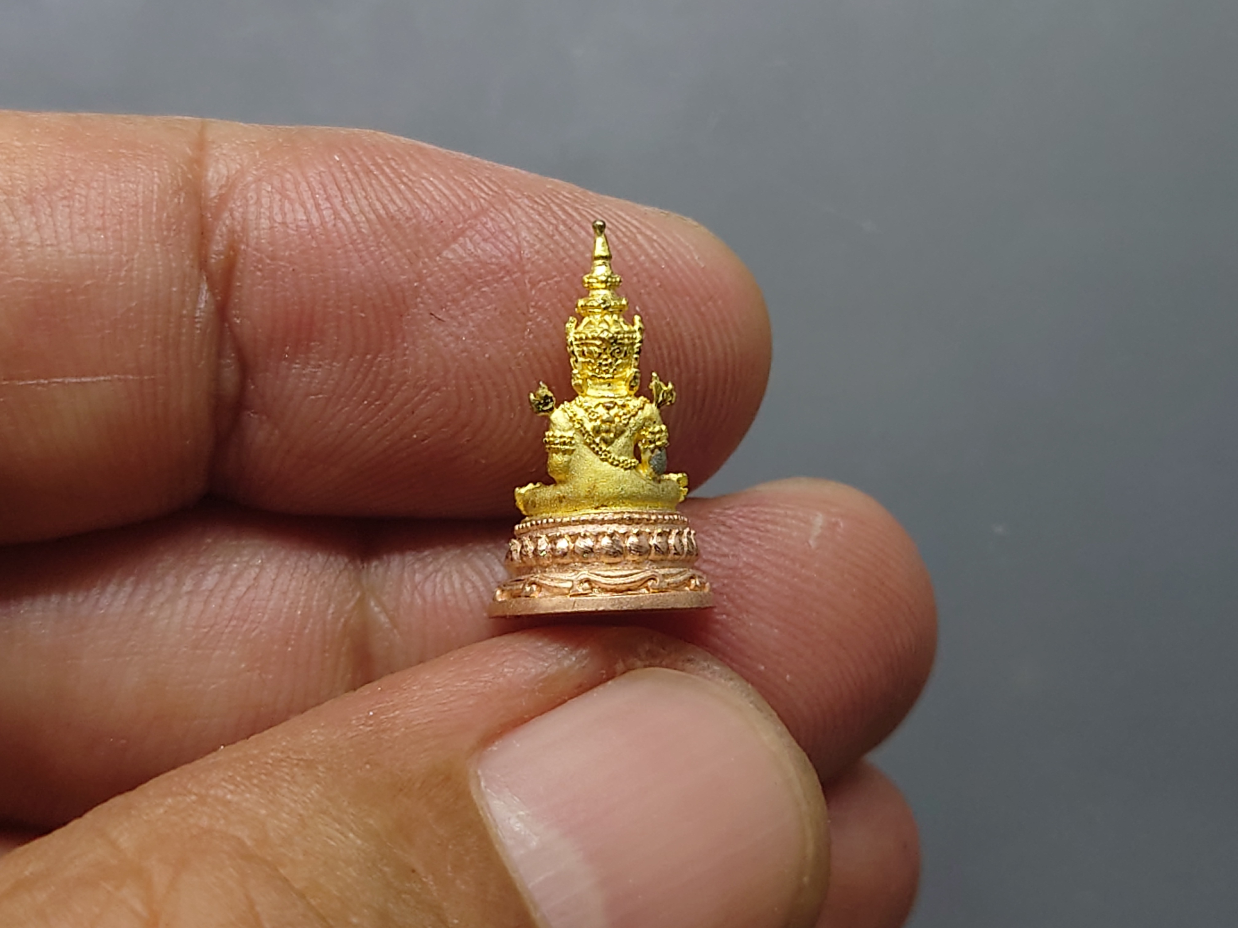 พระแก้วมรกต กรมสรรพสามิต เนื้อเงินสามกษัตริย์ ขนาดสูง 1.7 เซน กรมสรรพสามิต สร้าง ในพระบรมราชานุญาต ปี2550 ตลับเดิม หายาก