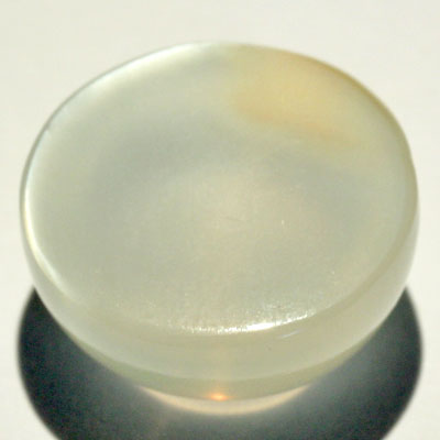มูนสโตนตาแมว หรือ มุกดาหารตาเเมว (Cat's eye Moonstone) 9.40 กะรัต รูปร่างดี เนื้อเนียน มีตาเเมว