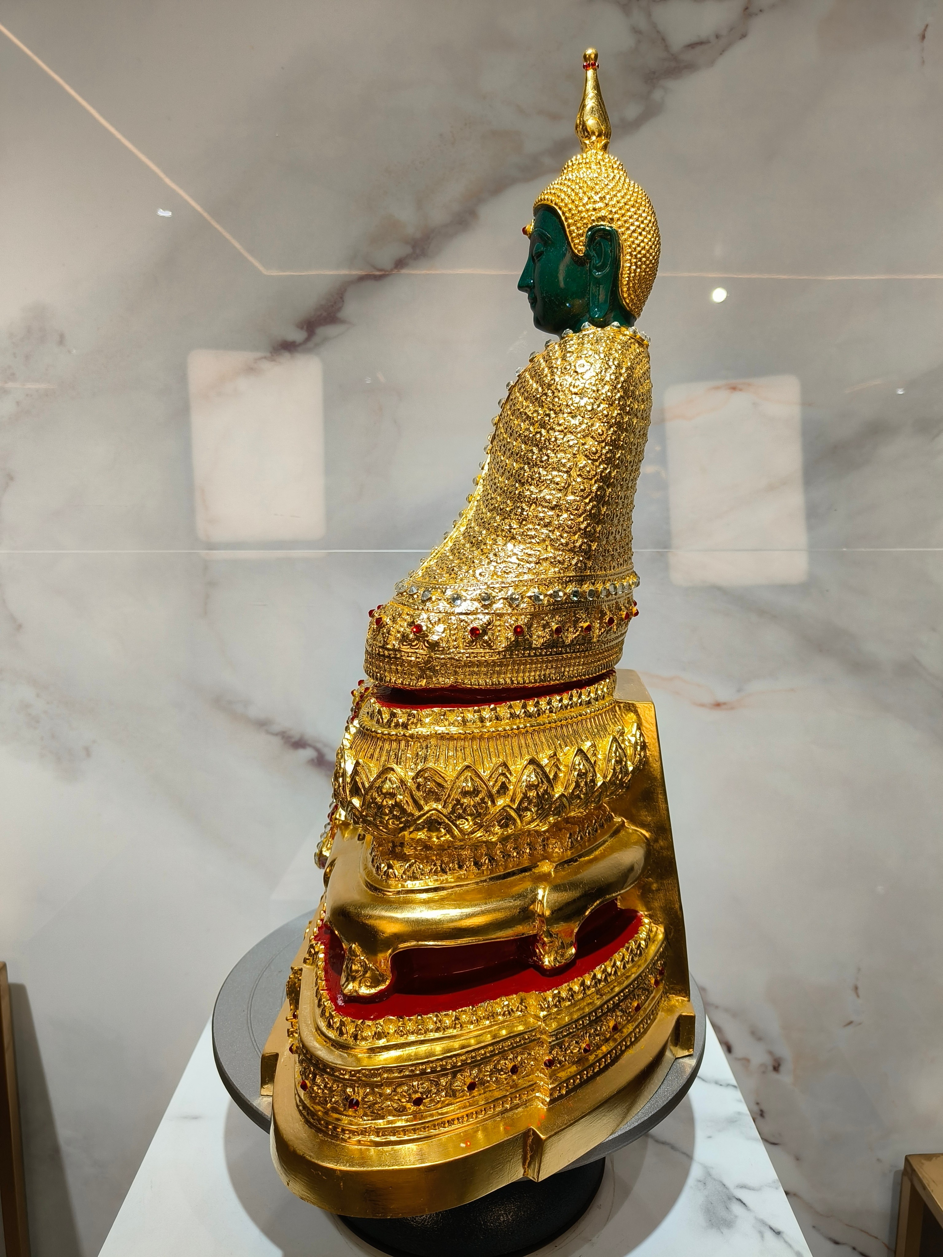 พระพุทธรูป พระแก้วมรกต ทรงเครื่องฤดูหนาว หน้าตัก 9 นิ้ว