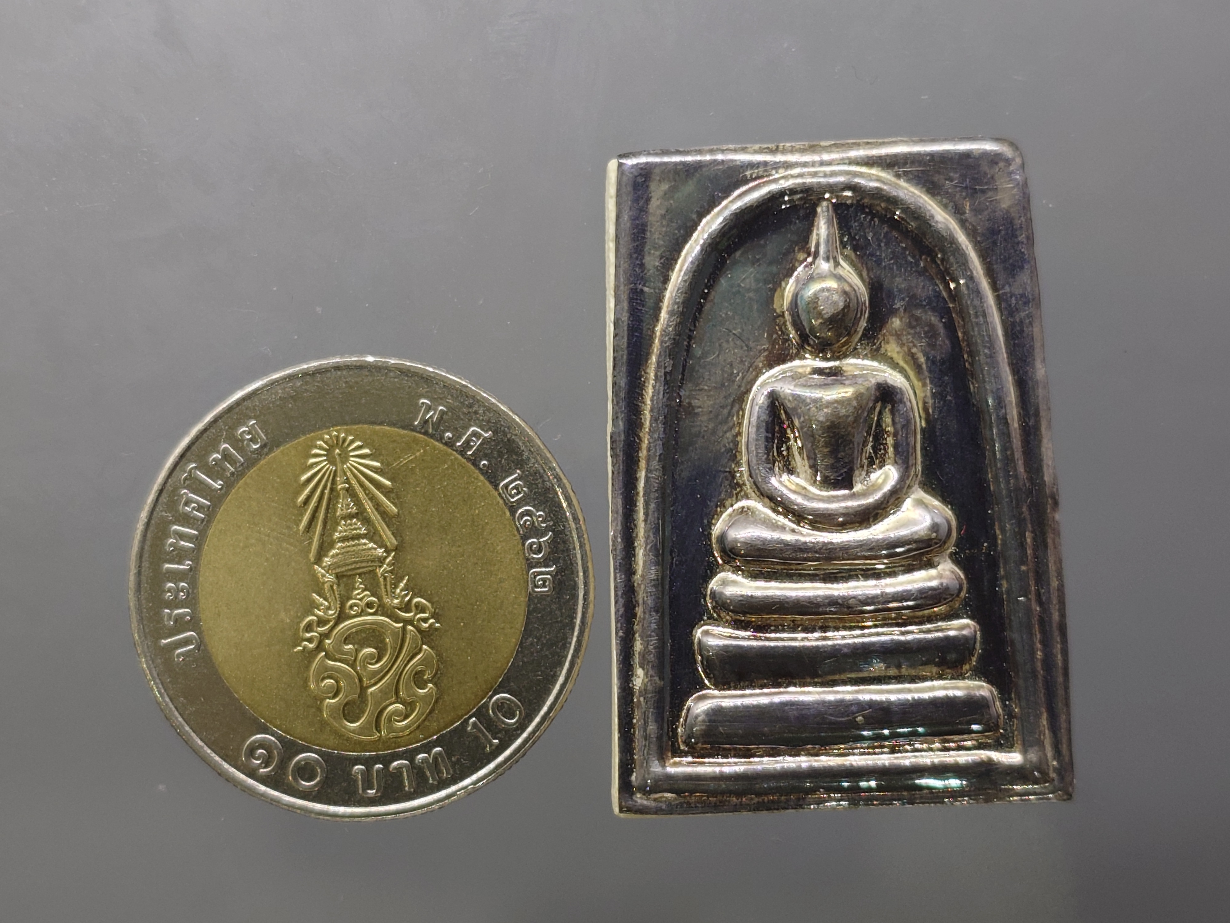 สมเด็จเกศพิมพ์ประธาน ประทานเงิน-ประทานทอง หน้ากากเงิน หลังแผ่นหัวใจพระคาถาชินบัญชร เนื้อเงิน วัดอินทรวิหาร บางขุนพรหม ปี2552 พร้อมกล่องเดิม