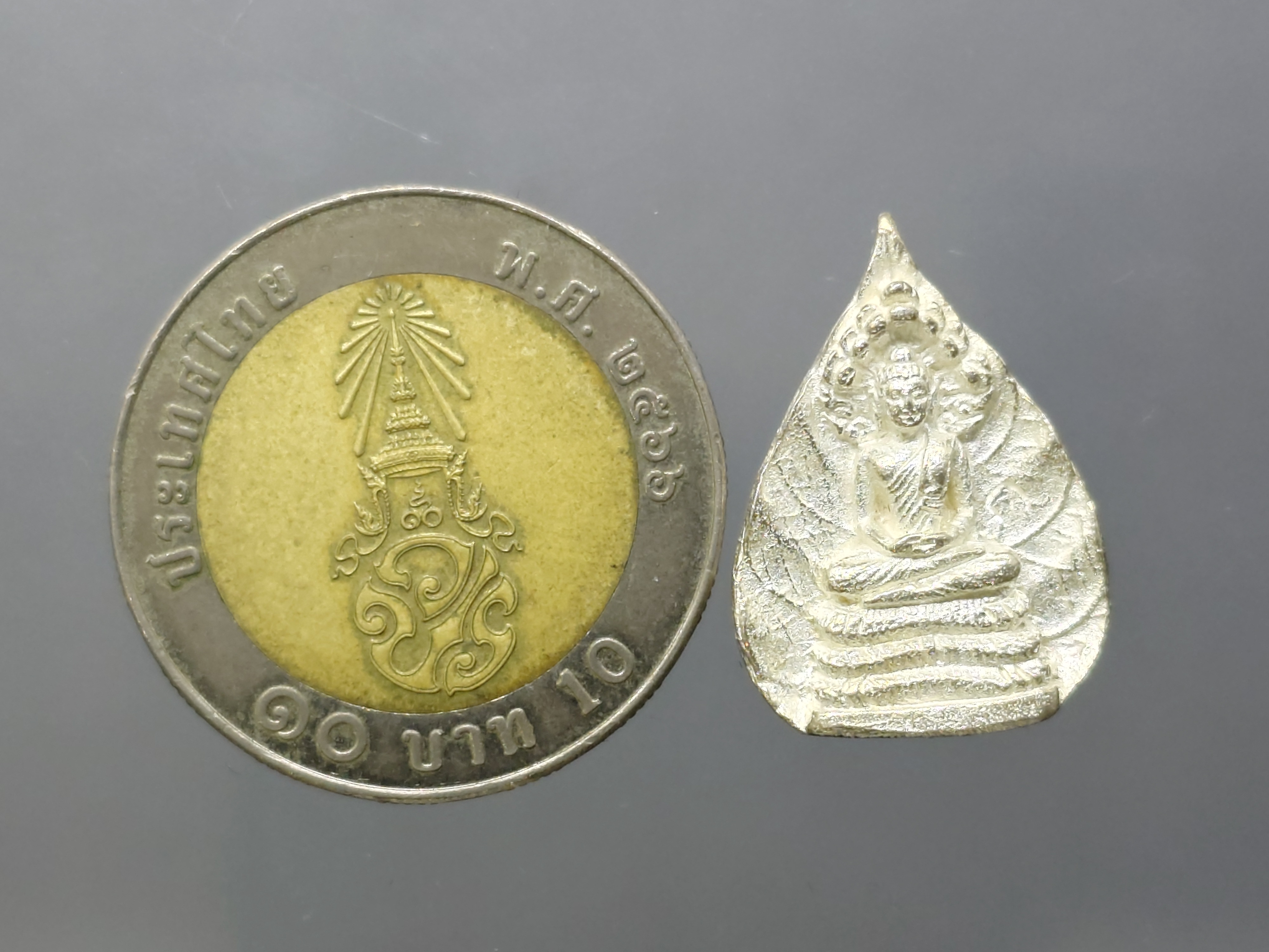 นาคปรก พิมพ์ใบโพธิ์ เจ้าคุณนรฯ 96 ปี ธมมวิตกโก (ท่านเจ้าคุณนรรัตน์ ธมมวิตกโก) เนื้อเงิน วัดเทพศิรินทราวาส ก.ท.ม. ปี2537 พร้อมกล่องเดิม