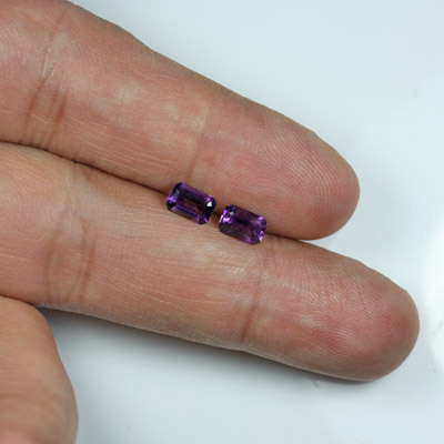 **ขายแล้ว**อเมทิสต์ (Amethyst) น้ำหนักรวม 0.94 กะรัต สีม่วง มาเป็นคู่