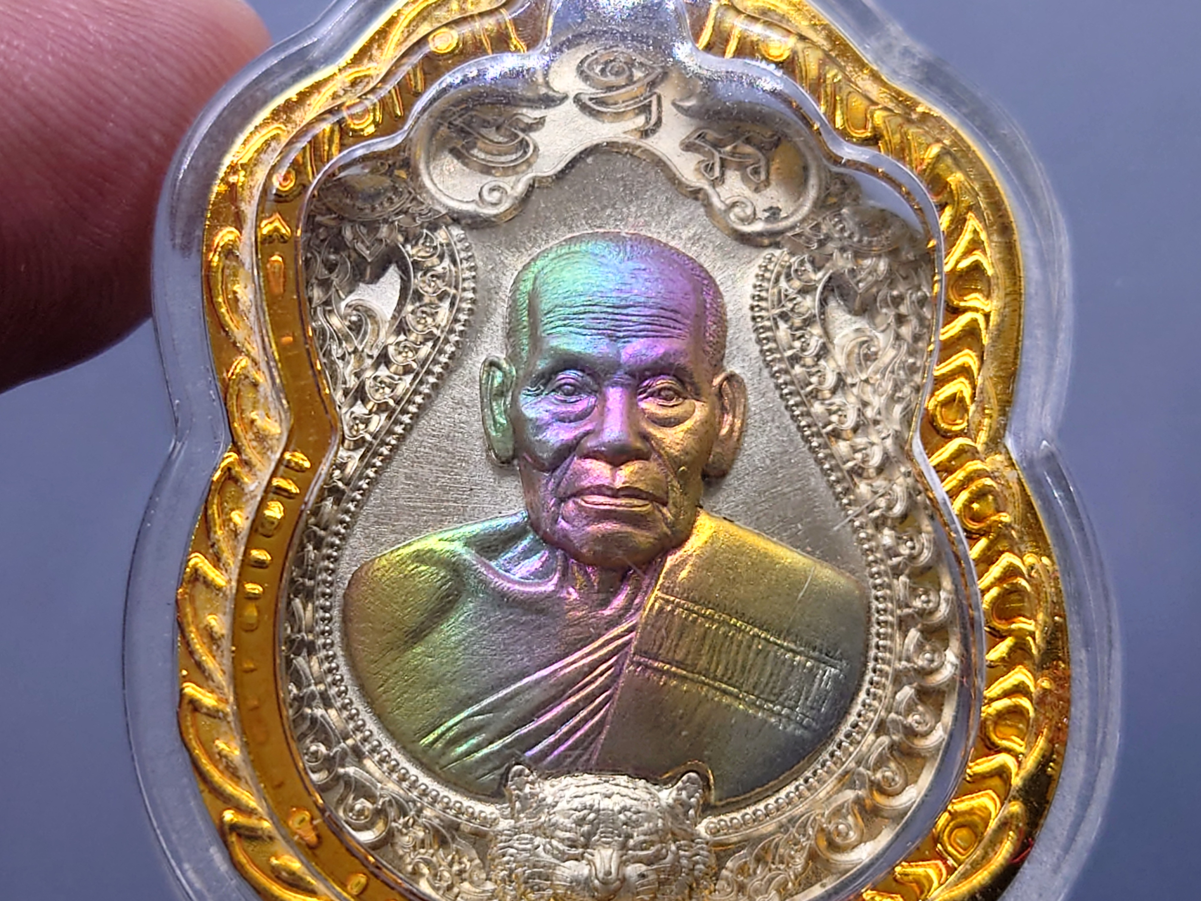 เหรียญเสมาเสือคาบดาบ รุ่น2 เนื้ออัลปาก้า หน้ากากชนวนรุ้ง หลวงพ่อพัฒน์ วัดห้วยด้วน โคท 61