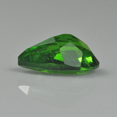 **ขายแล้ว**โครมไดออปไซด์ (Chrome Diopside) 0.47 กะรัต สีเขียว เม็ดเล็ก น่ารัก