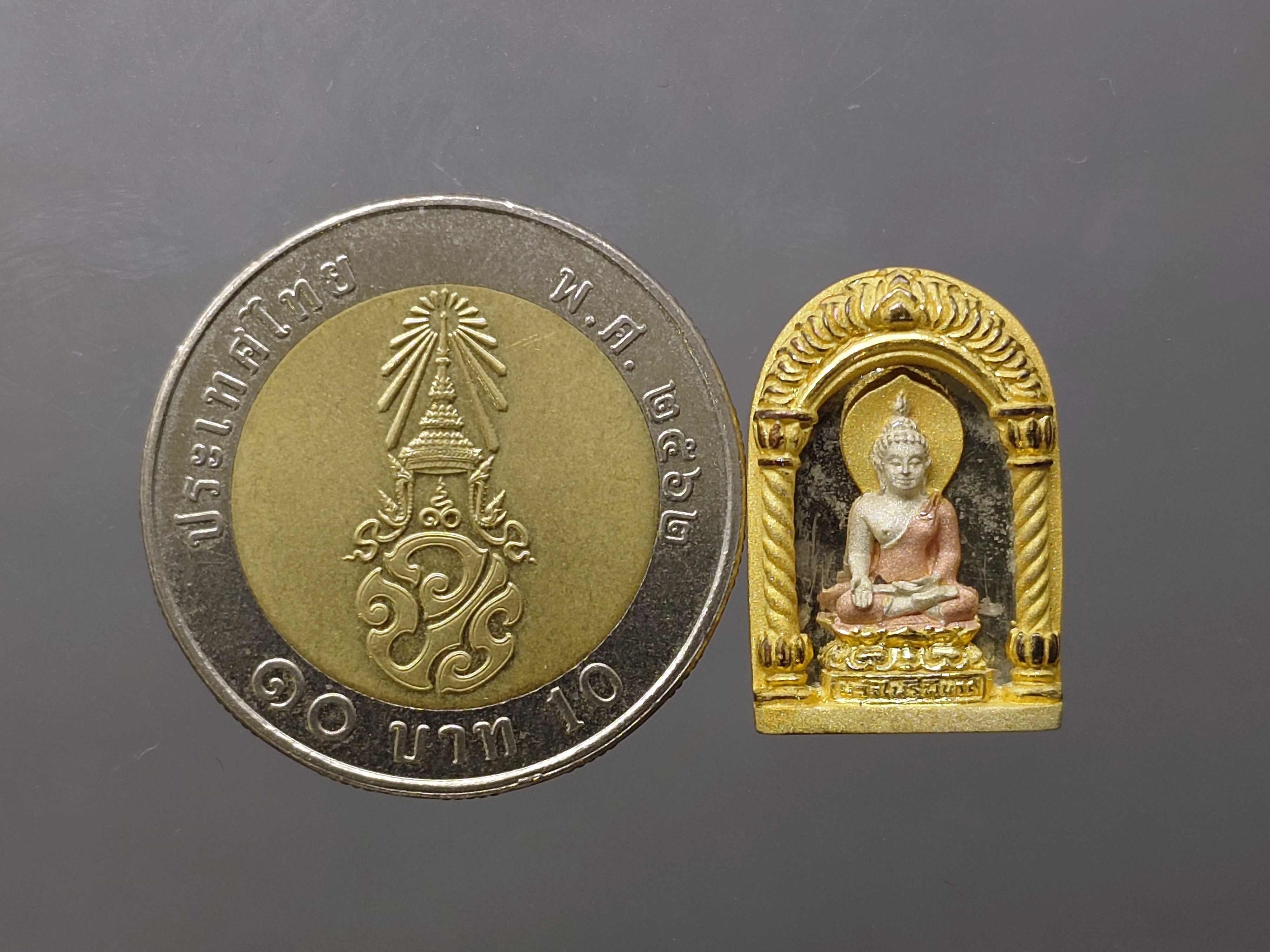 พระไพรีพินาศ เนื้อเงิน พ่นทราย สามกษัตริย์ 200 ปี พระจอมเกล้าฯ โครงการบูรณะฯ โบราณสถาน วัดมกุฏกษัตริยาราม ปี2547 พร้อมกล่องเดิม