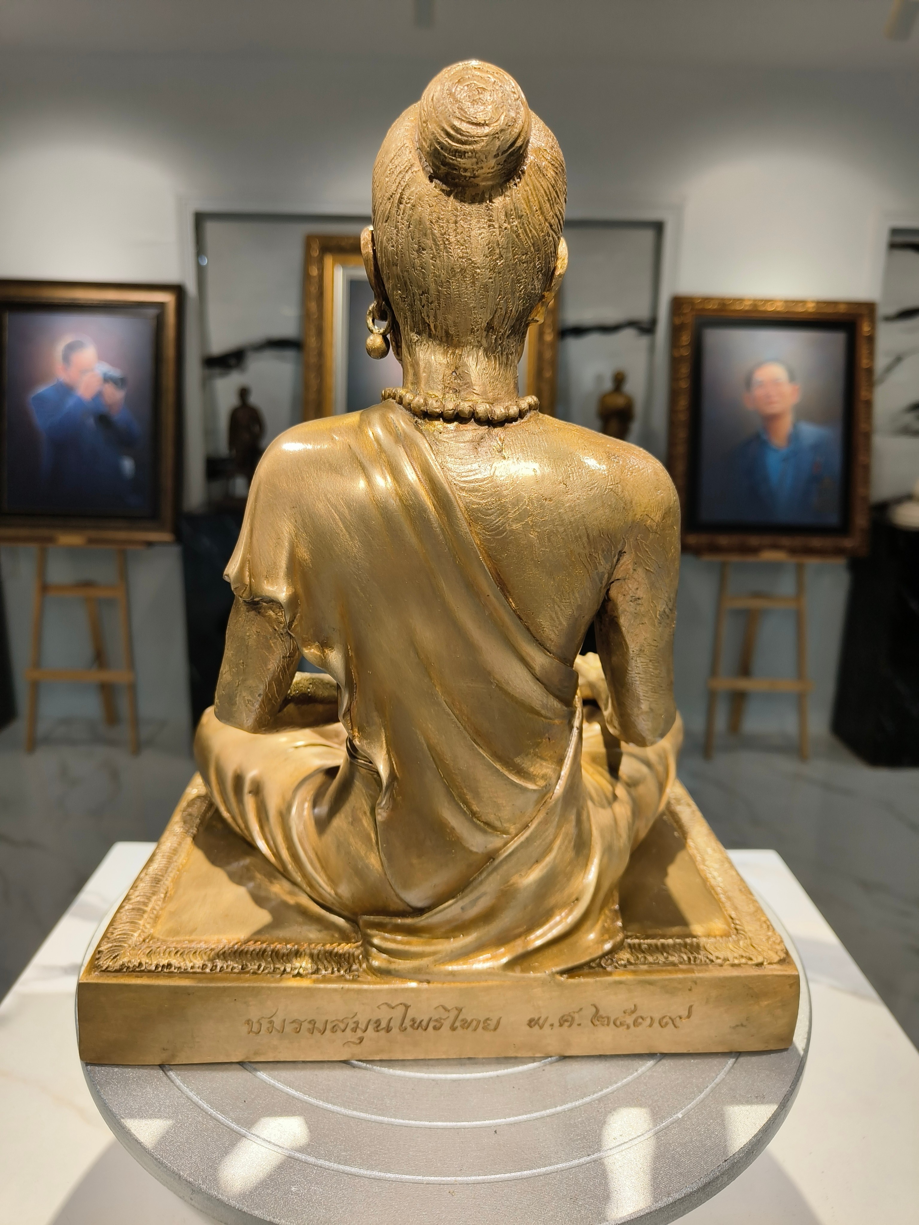 รูปหล่อ บรมครูปู่หมอชีวกโกมารภัจจ์ หน้าตัก 9 นิ้ว จัดสร้างโดย ชมรมสมุนไพรไทย พ.ศ.2539