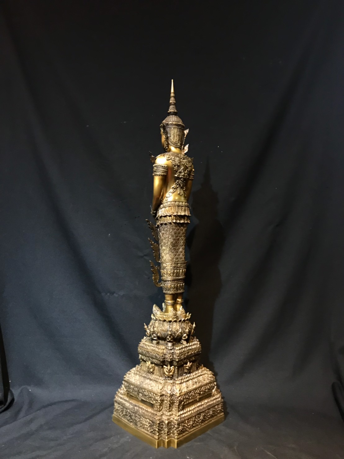 พระพุทธรูปปางถวายเนตร ทรงเครื่องจักรพรรดิ์ วัดอรุณราชวรารามราชวรมหาวิหาร ปี พ.ศ.2539