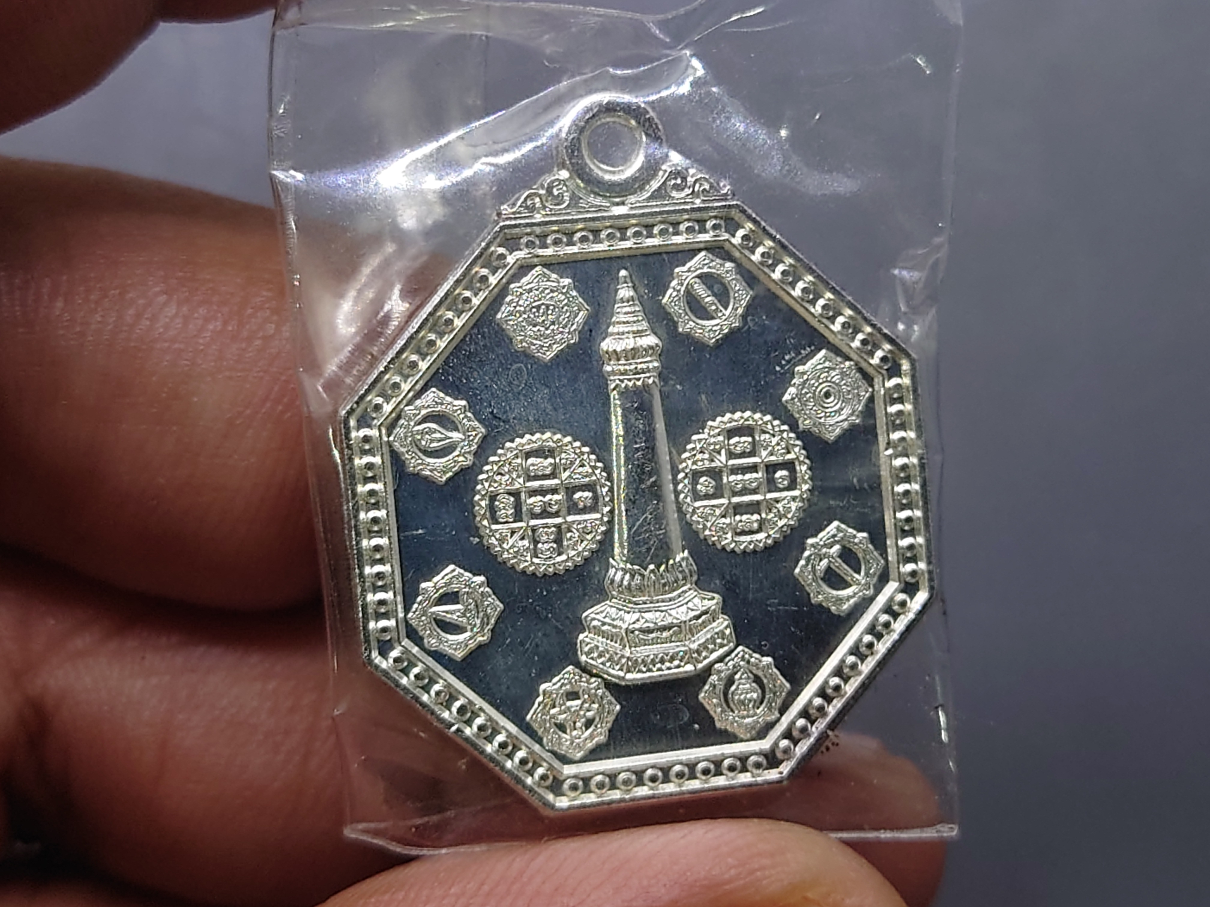 เหรียญเงิน มงคลแปดทิศ ศาลหลักเมืองกรุงเทพมหานคร พ.ศ.2559 ซีลเดิมๆ