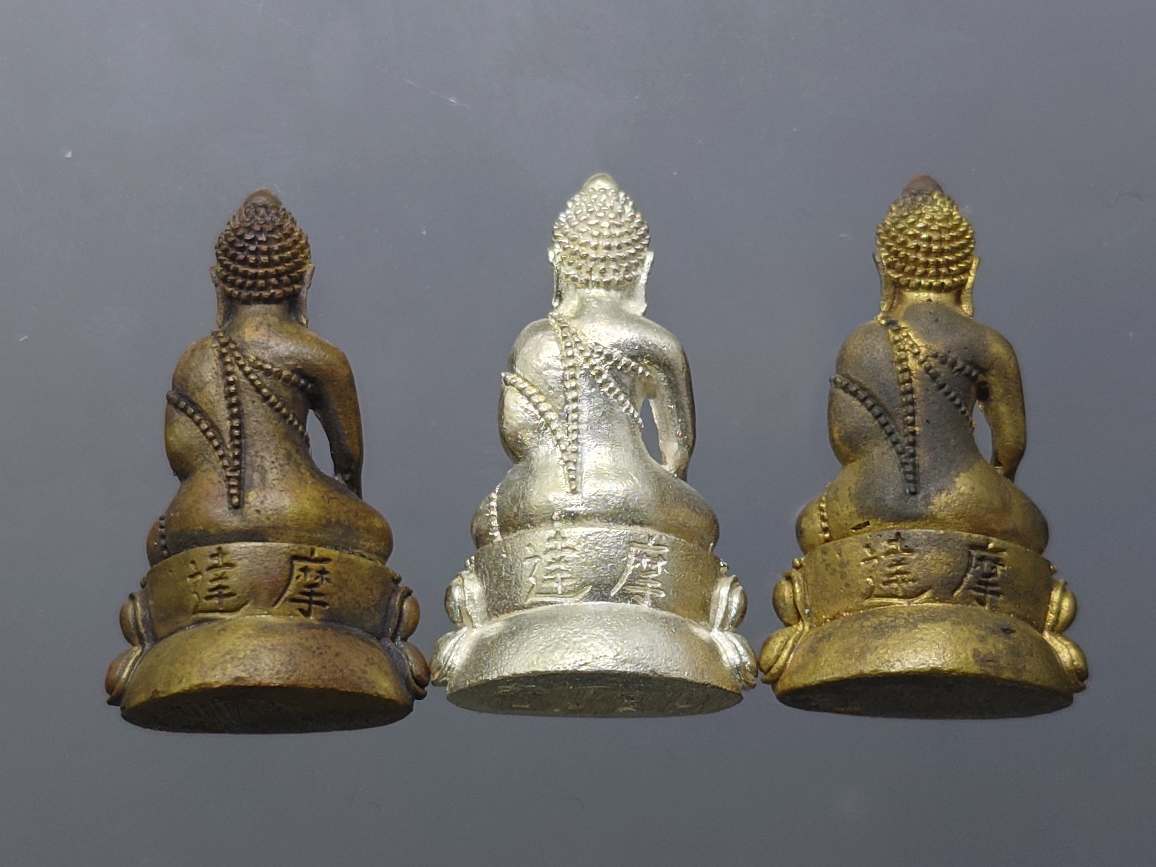 พระชัยวัฒน์ ตั๊กม้อ (เนื้อเงิน นวะ สัมฤทธิ์) ปลุกเสก 2 พิธีใหญ่ 2 แผ่นดินไทย-จีน วัดสุทัศนฯ-วัดกวงซิ่ว เมืองกวงโจว ประเทศจีน ปี2537 พร้อมกล่องเดิม