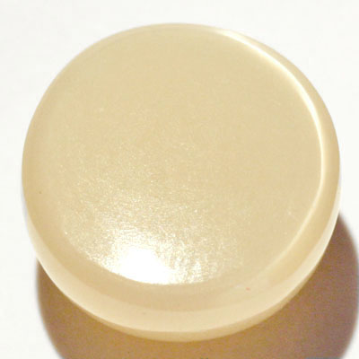 **ขายแล้ว**มูนสโตนตาแมว หรือ มุกดาหารตาเเมว (Cat's eye Moonstone) 4.96 กะรัต สีส้ม เนื้อเนียน มีตาเเมว