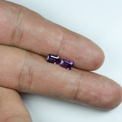 **ขายแล้ว**อเมทิสต์ (Amethyst) น้ำหนักรวม 0.90 กะรัต สีม่วงเข้ม มาเป็นคู่