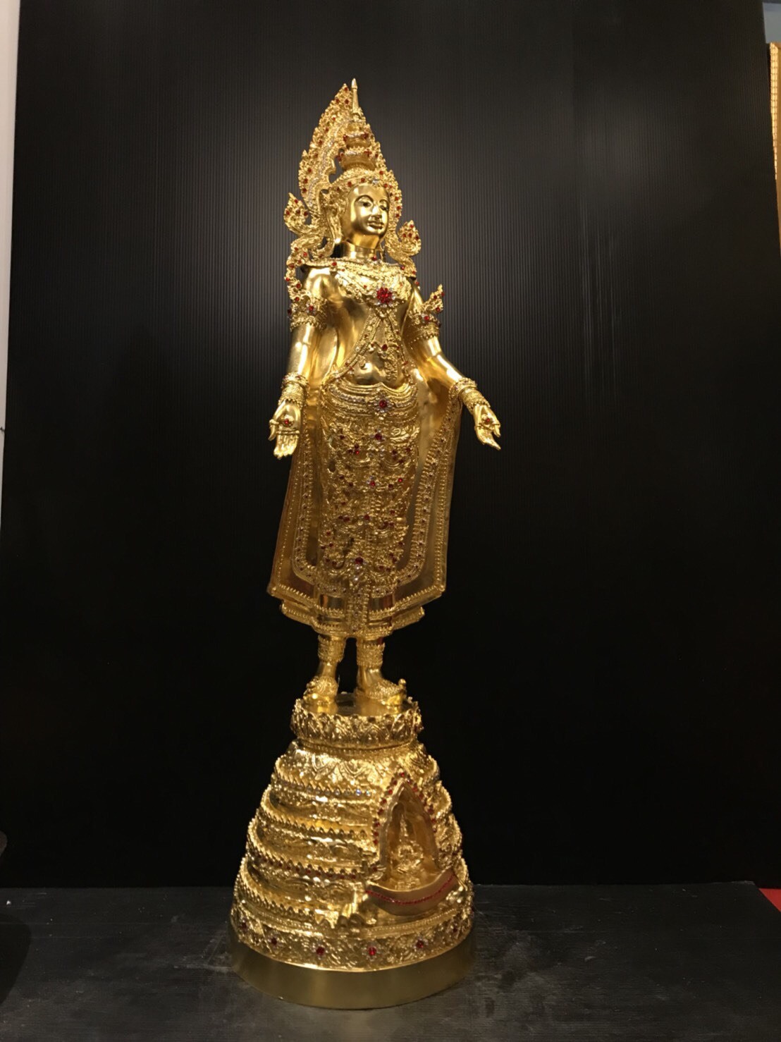 รูปหล่อพระพุทธมหาจักรพรรดิ ปางเปิดโลกทรงเครื่อง วัดกษัตราธิราชวรวิหาร จ.อยุธยา ปิดทองคำเปลว ติดคริสตัล