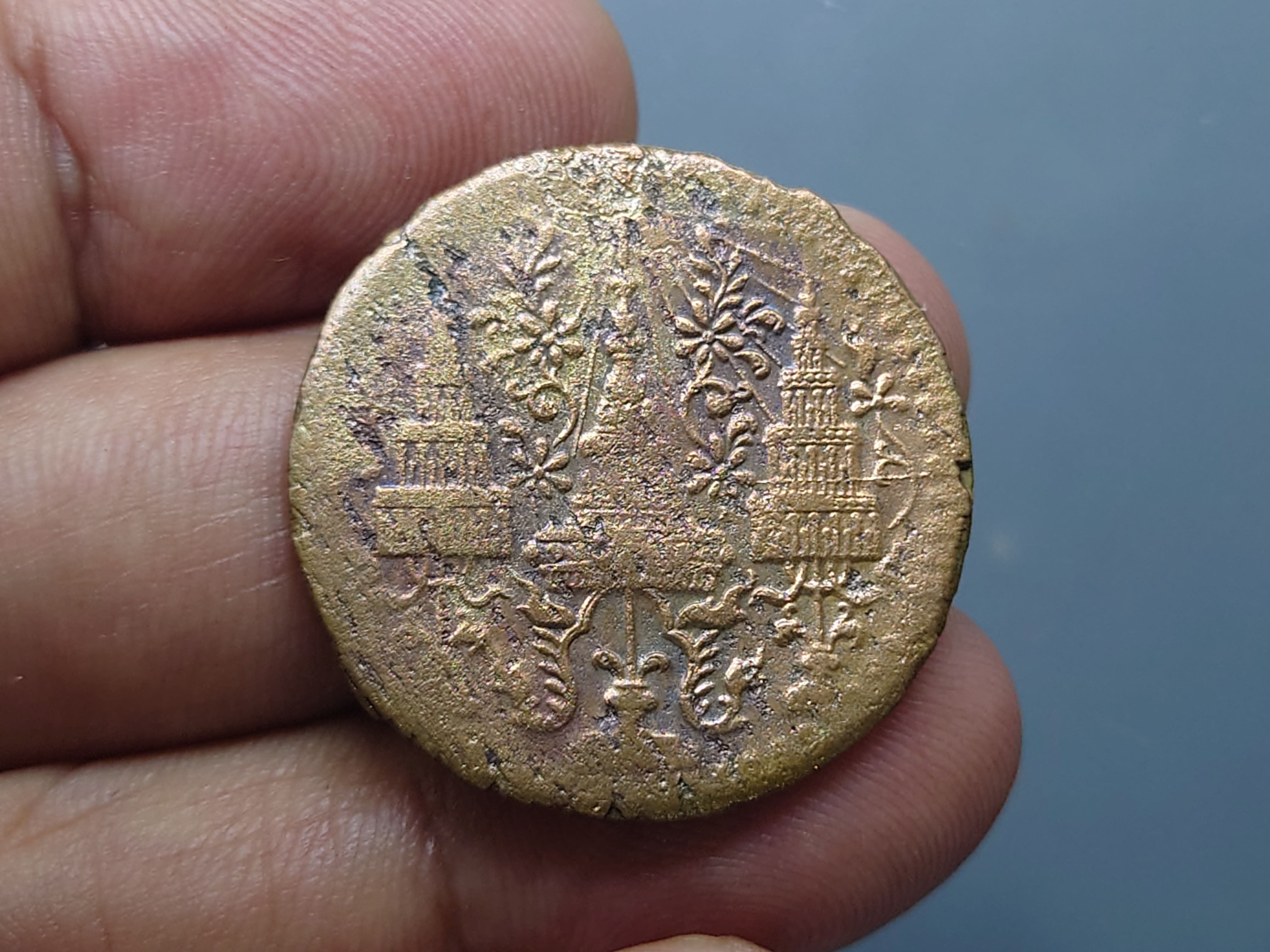 เหรียญ ซีก ทองแดง พระมงกุฎ-พระแสงจักร (แบบบาง) รัชการที่ 4 พ.ศ.2408 ผ่านใช้