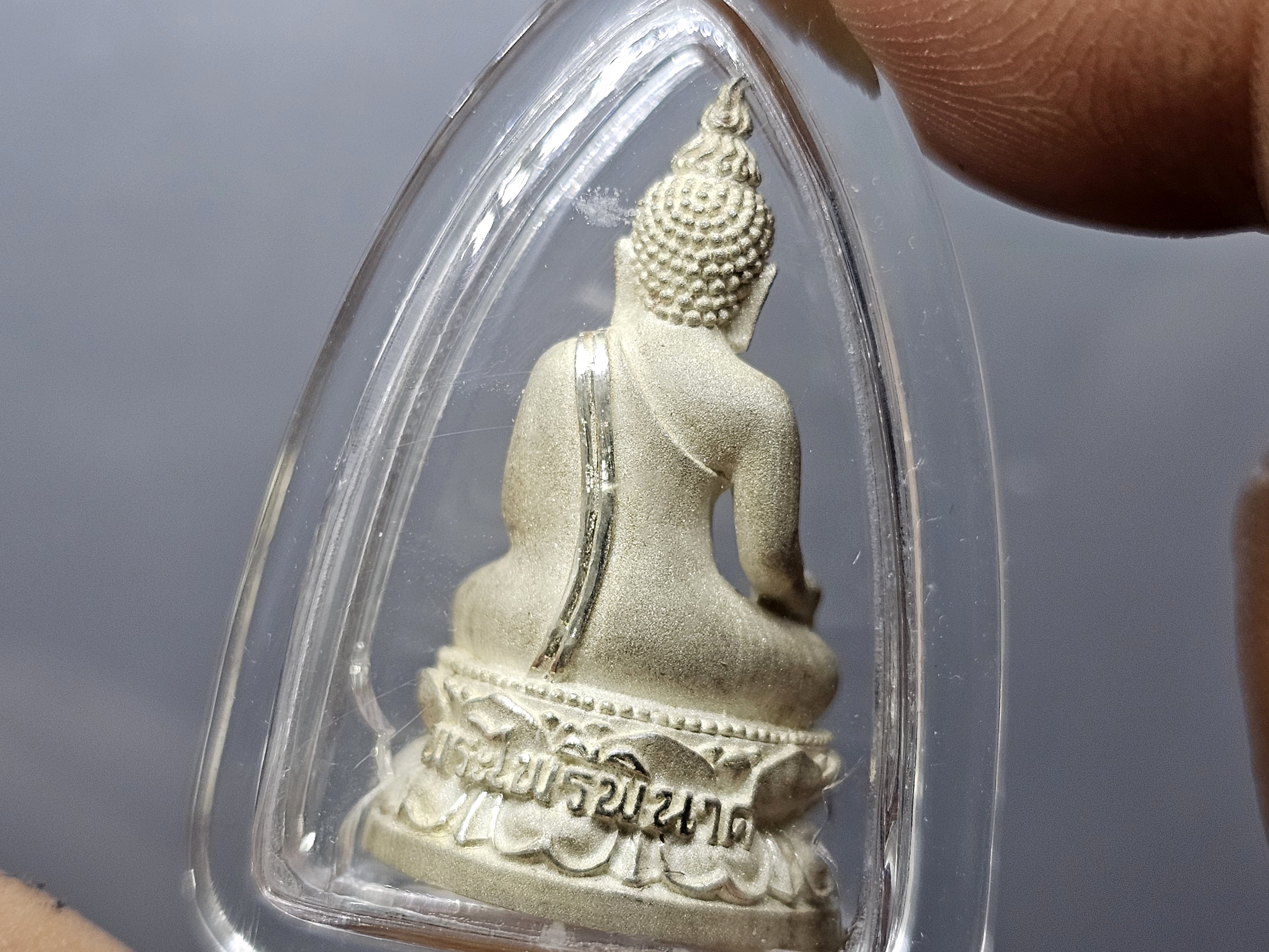 พระไพรีพินาศ เนื้อเงิน พ่นทราย พิมพ์ใหญ่ 200 ปี พระจอมเกล้าฯ โครงการบูรณะฯ โบราณสถานวัดมกุฎกษัตริยาราม 2547 พร้อมกล่อง เลี่ยมกรอบเก็บผิว สวยๆ