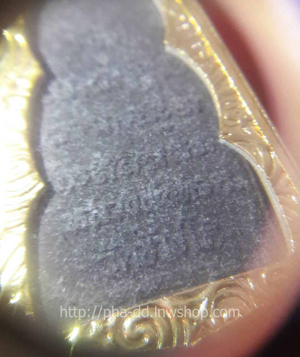 หลวงปู่ทวด เนื้อว่าน วัดช้างให้ ปัตตานี เลี่ยมกรอบทองไมครอน (พร้อมกล่อง)