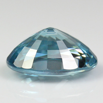 เพทายสีฟ้า (Blue Zircon) 3.75 กะรัต สีฟ้าน้ำทะเล รูปไข่