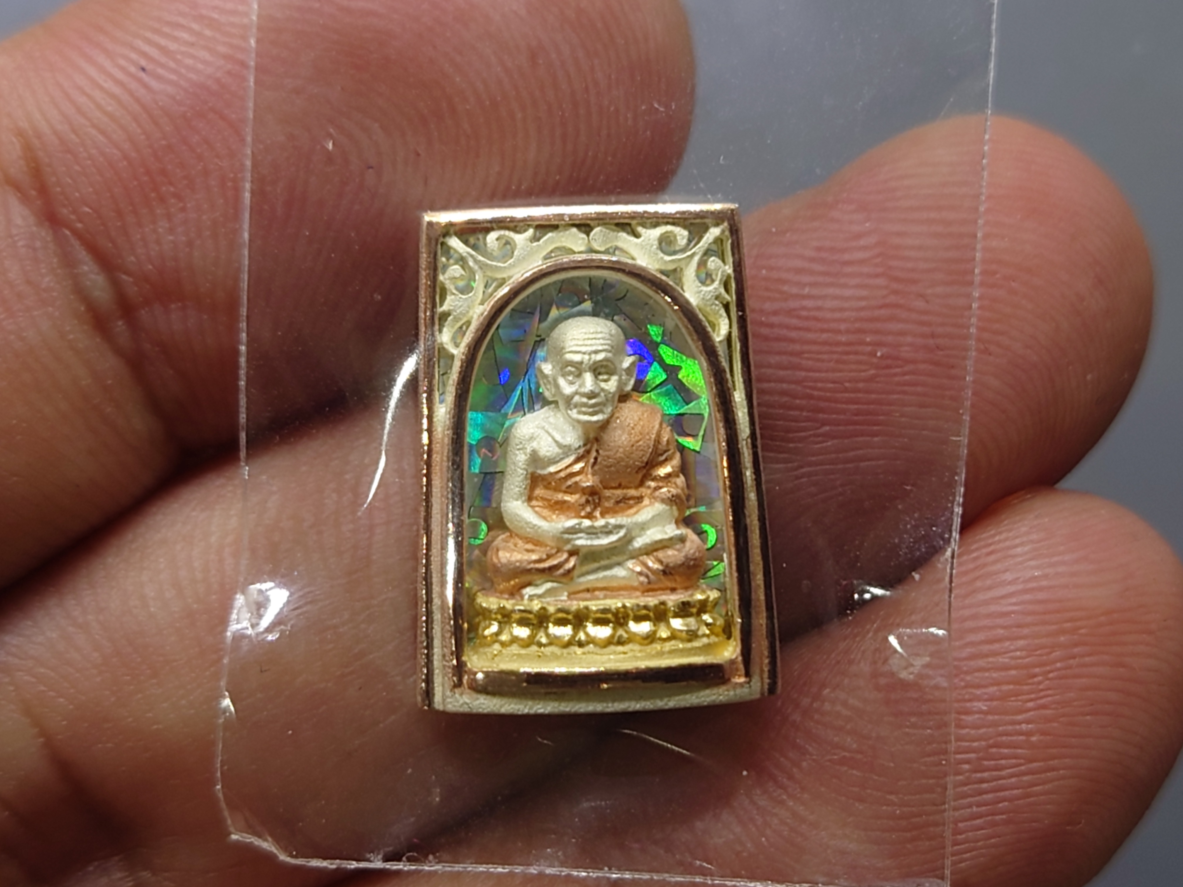 เหรียญหลวงปู่ทวด เนื้อเงิน 3 K รุ่นมงคลบารมี วัดประสาทบุญญาวาส พ.ศ.2545 พิมพ์สี่เหลี่ยม ขนาดสูง 1.8 ซ.ม. พร้อมกล่องเดิม