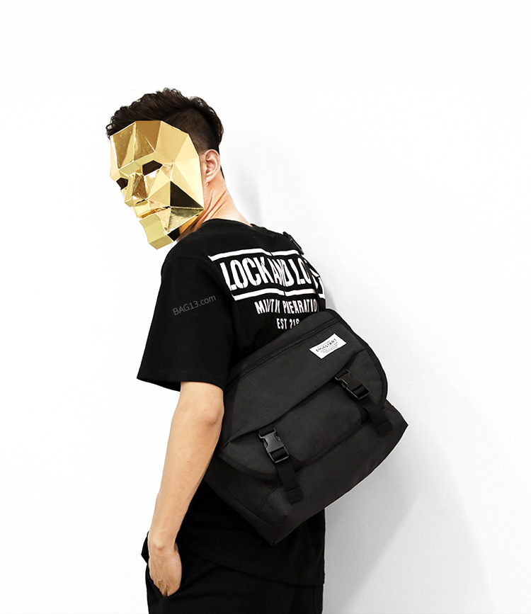 กระเป๋าสะพายข้างผู้ชาย รหัส A021