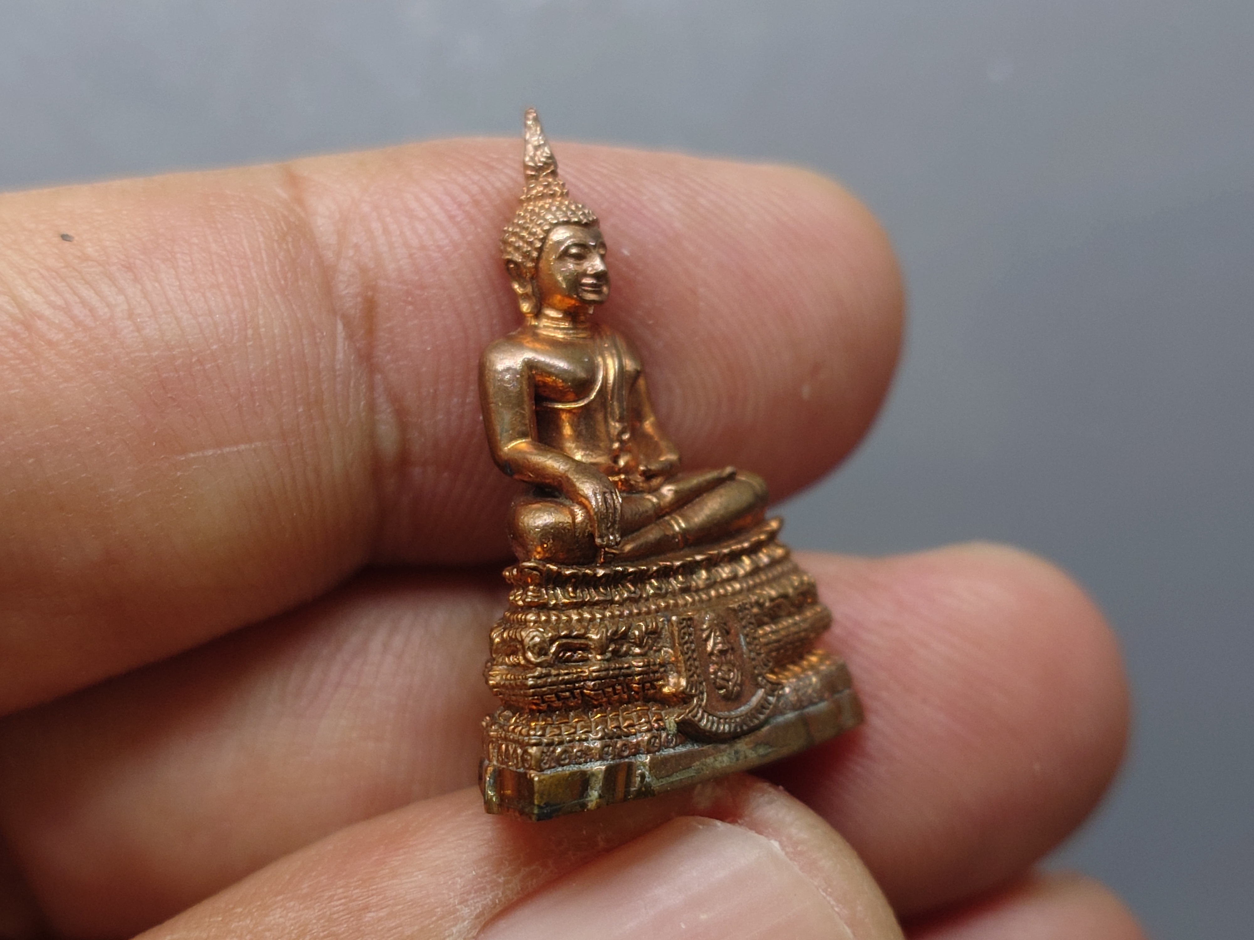 พระกริ่งพระพุทธชินสีห์ ภ.ป.ร.เนื้อทองแดง รุ่นสมทบทุน กองทุนฟันเทียมพระราชทาน เฉลิมพระเกียรติ 80 พรรษา รัชกาลที่9 กระทรวงสาธารณสุข จัดสร้าง พ.ศ.2550 พร้อมกล่องเดิม