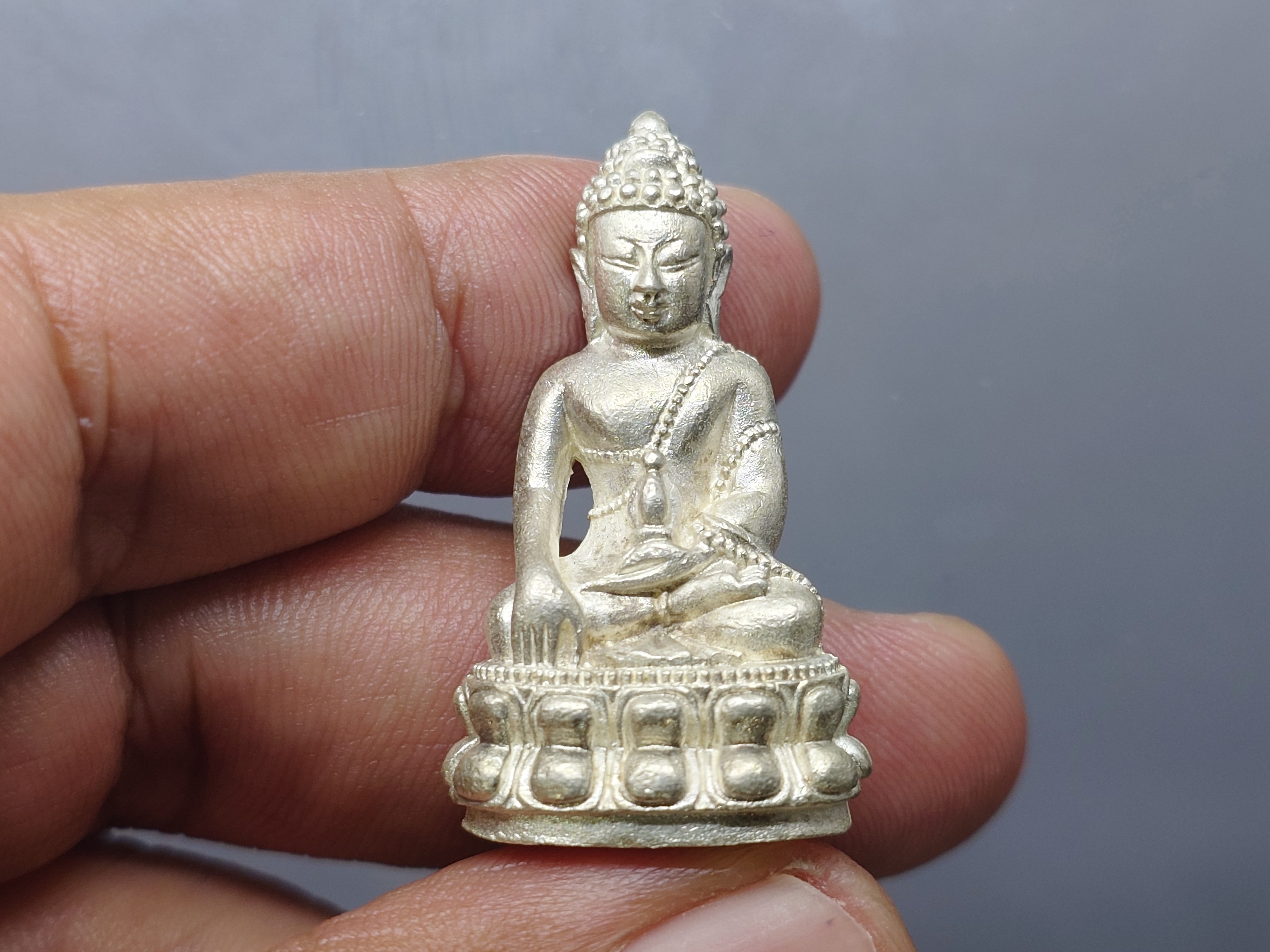 พระกริ่งจีน ตั๊กม้อ เนื้อเงิน ปลุกเสก 2 พิธีใหญ่ 2 แผ่นดินไทย-จีน วัดสุทัศนฯ-วัดกวงซิ่ว เมืองกวงโจว ประเทศจีน ปี2537 พร้อมกล่องเดิม