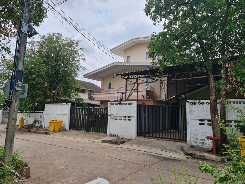 (พัฒนาการ 38) ขายบ้านหลังใหญ่3ชั้น+บ้านหลังเล็ก+พื้นที่หลังคาเก็บของขนาดใหญ่ ที่ดิน 291.5 ตารางวา เขตสวนหลวง กรุงเทพมหานคร