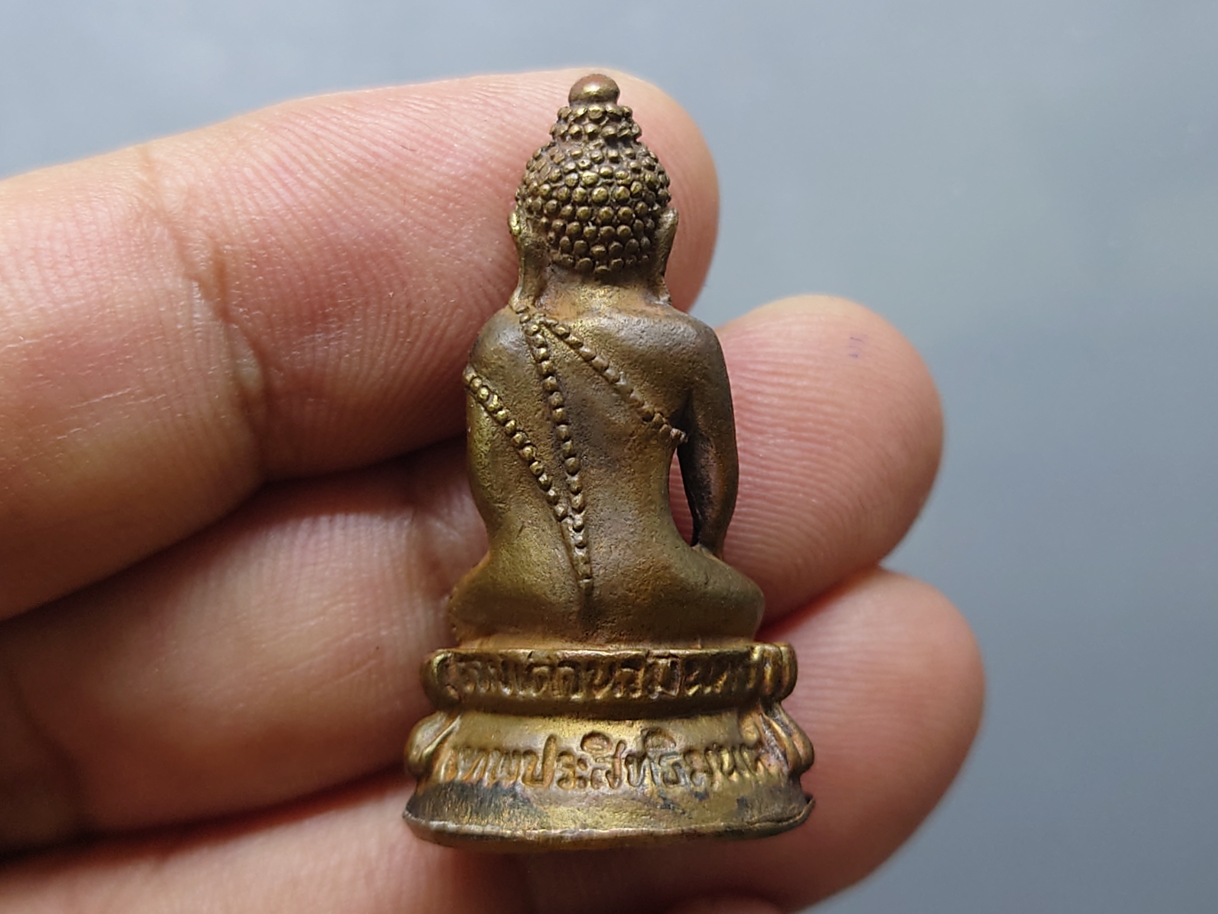 พระกริ่ง มวก.เนื้อสัมฤทธิ์ ๔๘ พรรษา สมเด็จพระบรมโอรสาธิราชฯ (รัชกาลที่10) ณ พระอุโบสถวัดพระศรีรัตนศาสดาราม ปี2543 พร้อมกล่องเดิม