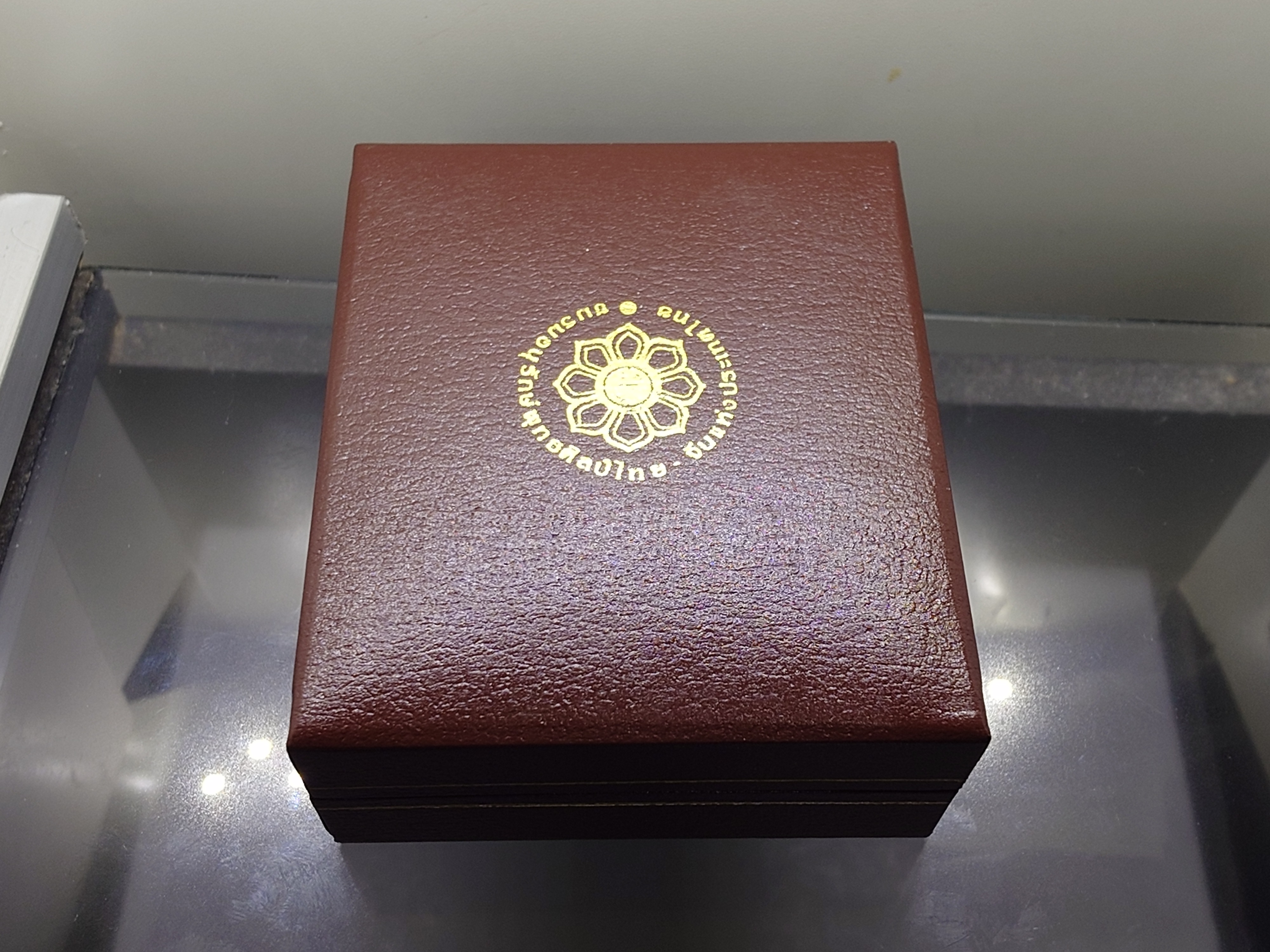 พระกริ่งจีน ตั๊กม้อ เนื้อเงิน ปลุกเสก 2 พิธีใหญ่ 2 แผ่นดินไทย-จีน วัดสุทัศนฯ-วัดกวงซิ่ว เมืองกวงโจว ประเทศจีน ปี2537 พร้อมกล่องเดิม