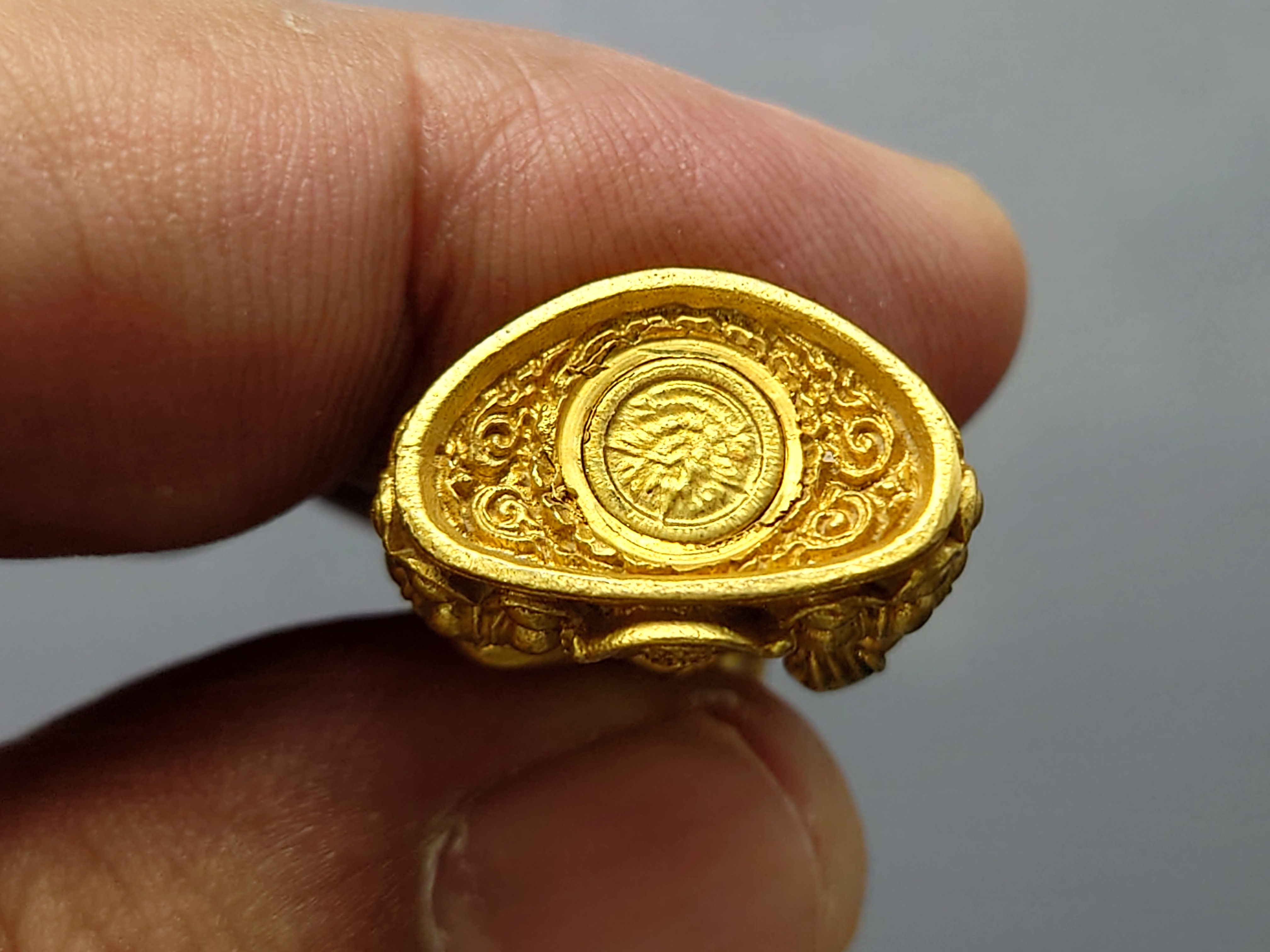 พระกริ่งคุ้มเกล้า เนื้อทองคำ(หนัก 2 บาท)หน้าไทย(ศิรากาศ) หายาก พ.ศ.2522 สภาพสวย