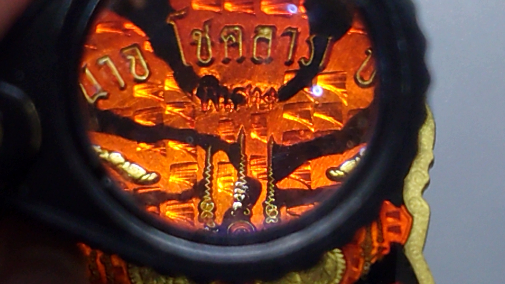 เหรียญเสมาเสือคาบดาบ รุ่น1 เนื้อทองระฆัง ตอกพิเศษ แจกกรรมการ ลงยาลายเสือ หน้า หลัง ขอบแดง จีวรส้ม หลวงพ่อพัฒน์ วัดห้วยด้วน โคท 450