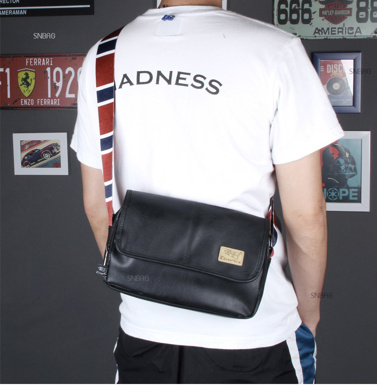 กระเป๋าสะพายข้างผู้ชาย รหัส A014 [Three-box]
