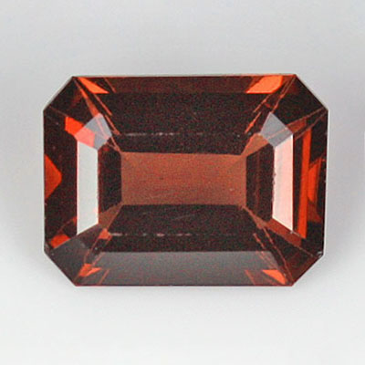 **ขายแล้ว**สปิเนลสีส้มแดง (Spinel) 1.36 กะรัต รูปเหลี่ยมมรกต รูปร่างดี
