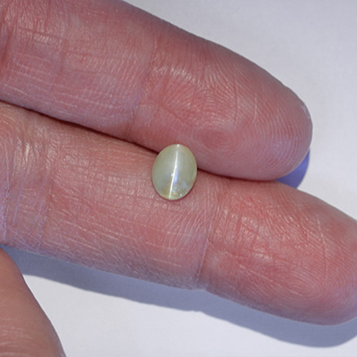 คริสโซเบริลตาแมวหรือไพฑูรย์ (Cat's eye Chrysoberyl) 1.22 กะรัต จากศรีลังกา
