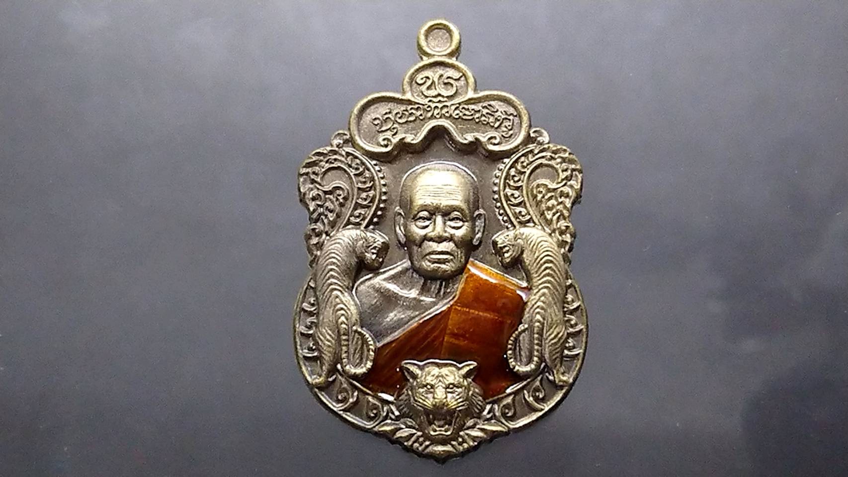 เหรียญพยัคฆ์แสนล้าน เนื้อมหาชนวน ลงยาจีวร (ป๋อง สุพรรณ สร้าง)หลวงพ่อพัฒน์ วัดห้วยด้วน โคท 27530 (SKU-03531)