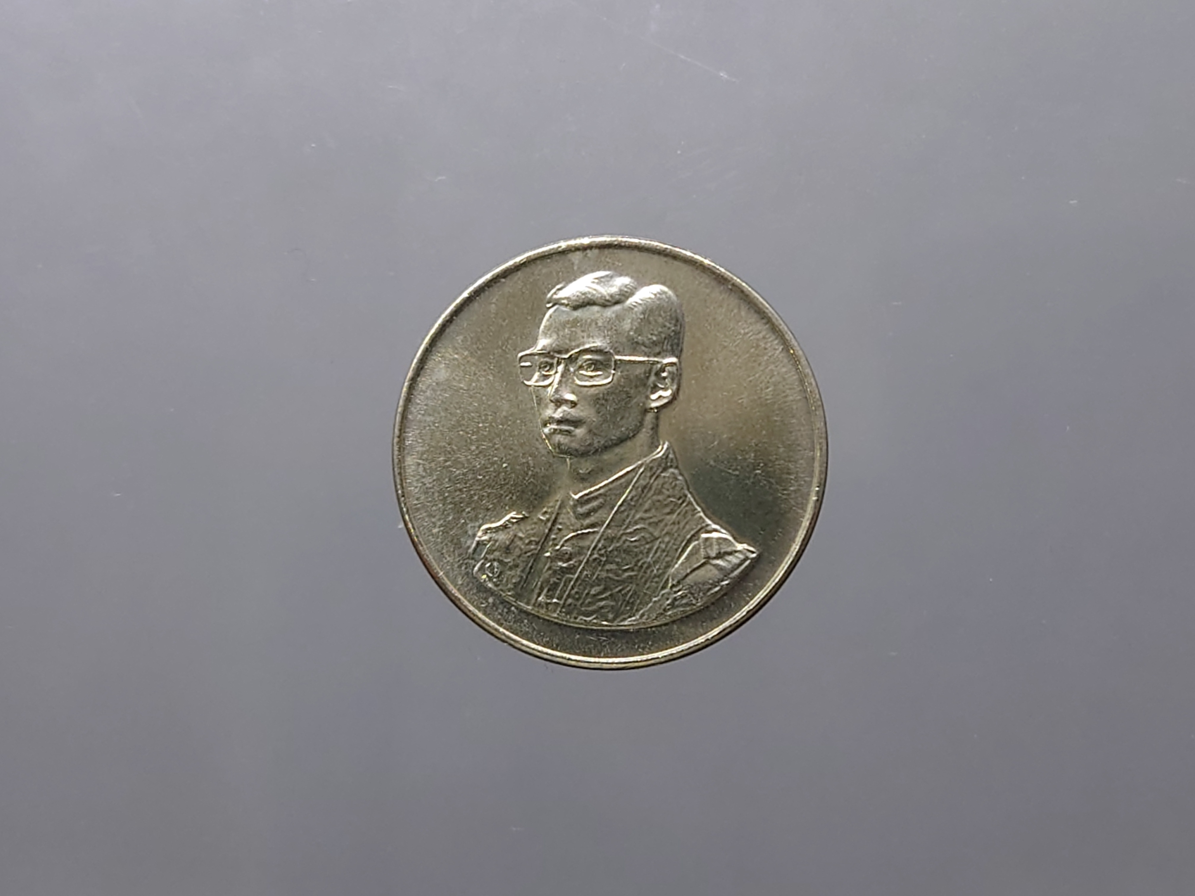 เหรียญที่ระลึก เดินการกุศลเทิดพระเกียรติ รัชกาลที่9 เนื้อนิกเกิล พ.ศ.2527
