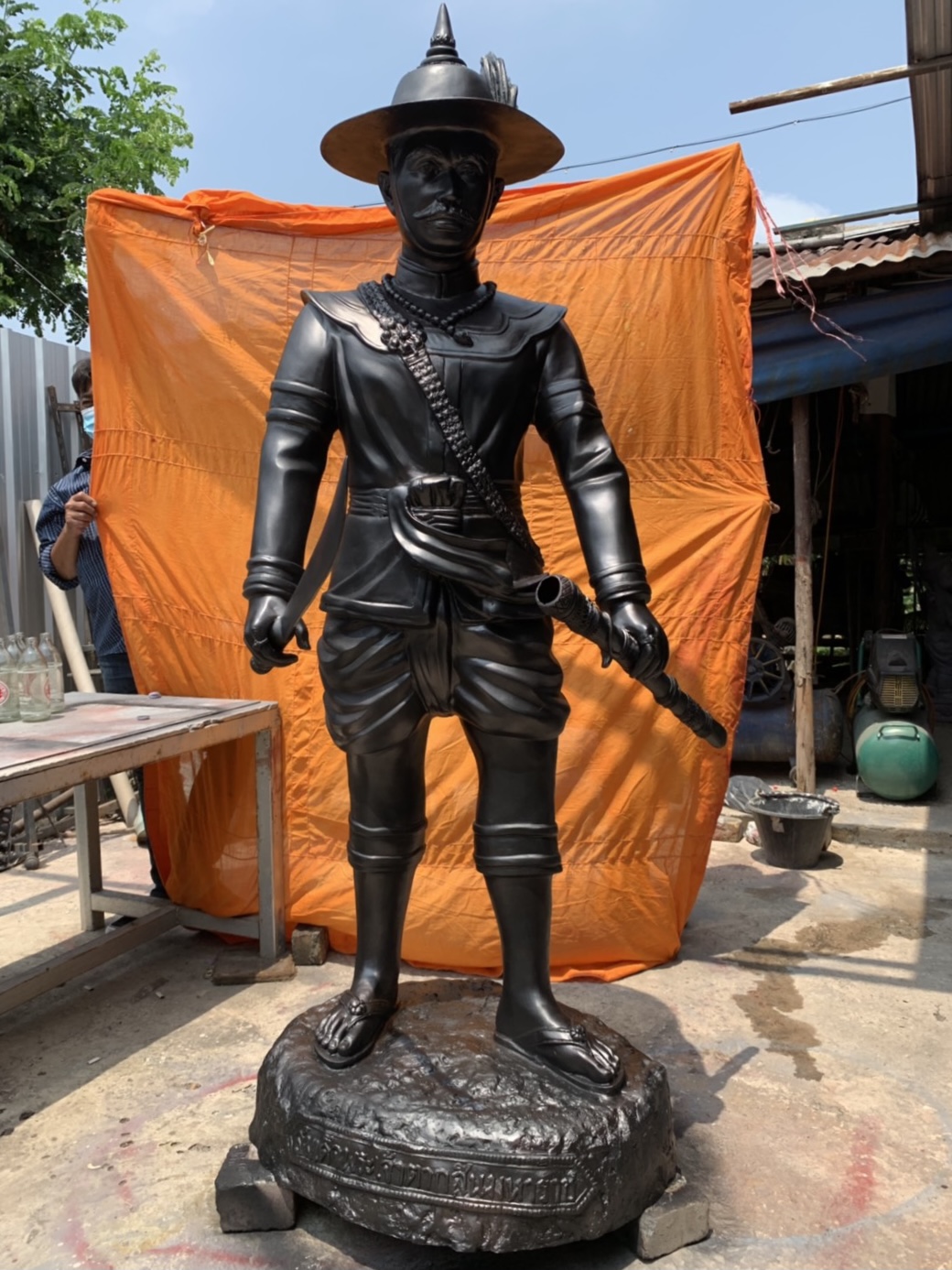 พระบรมรูปหล่อ สมเด็จพระเจ้าตากสินมหาราช สูง 190 cm