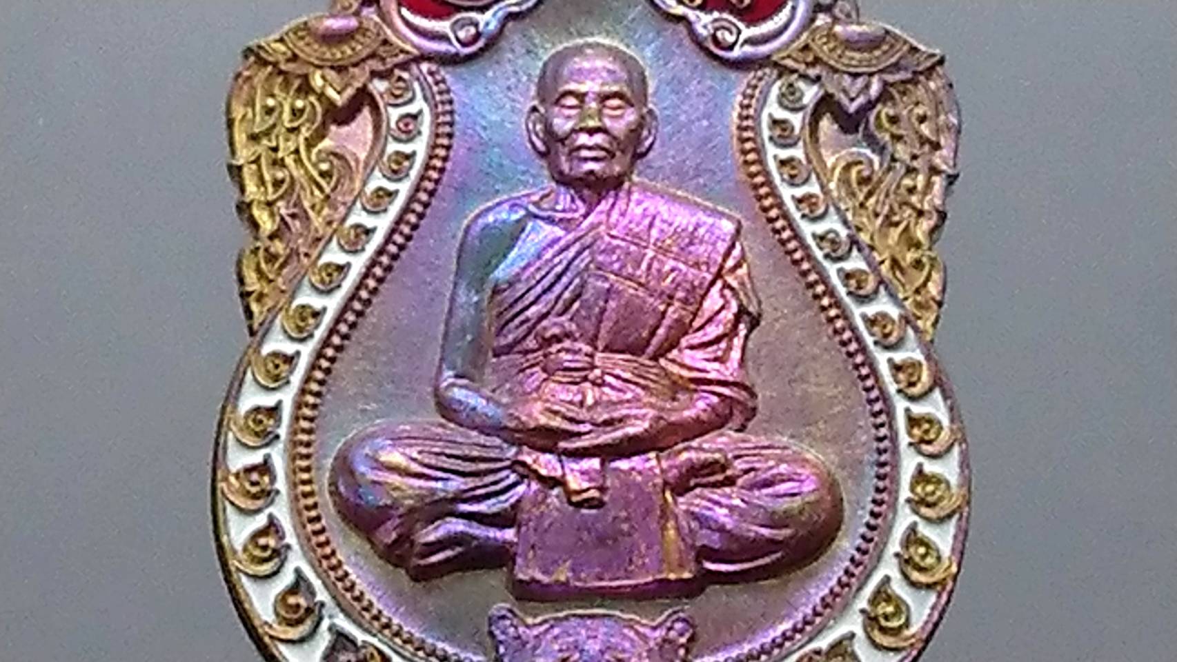 เหรียญเสมาเสือคาบดาบ รุ่น1 เนื้อชนวน ลงยาขอบขาว ซุ้มแดง หลวงพ่อพัฒน์ วัดห้วยด้วน โคท 436