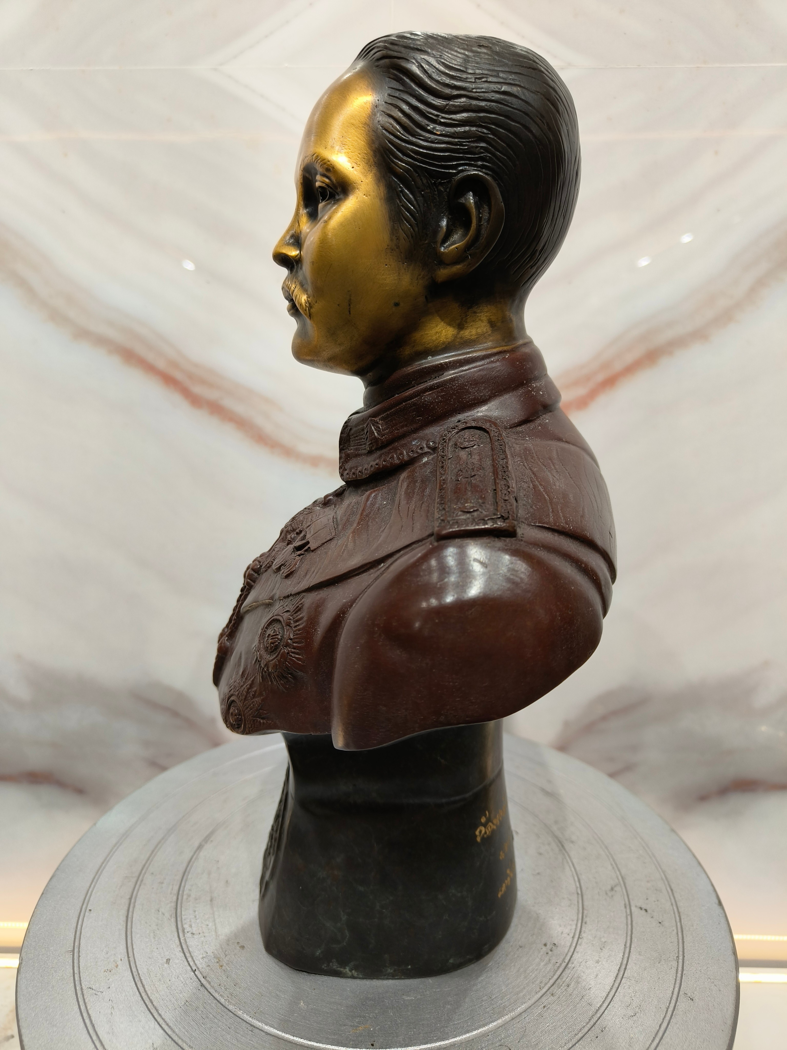 รูปหล่อ รัชกาลที่ 5 ร.5 ครึ่งพระองค์ (ตราแผ่นดิน) หน้าตัก 5 นิ้ว