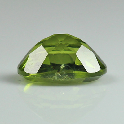 เพอริโด (Peridot) 2.16 กะรัต สีเขียวอมเหลือง รูปร่างดี