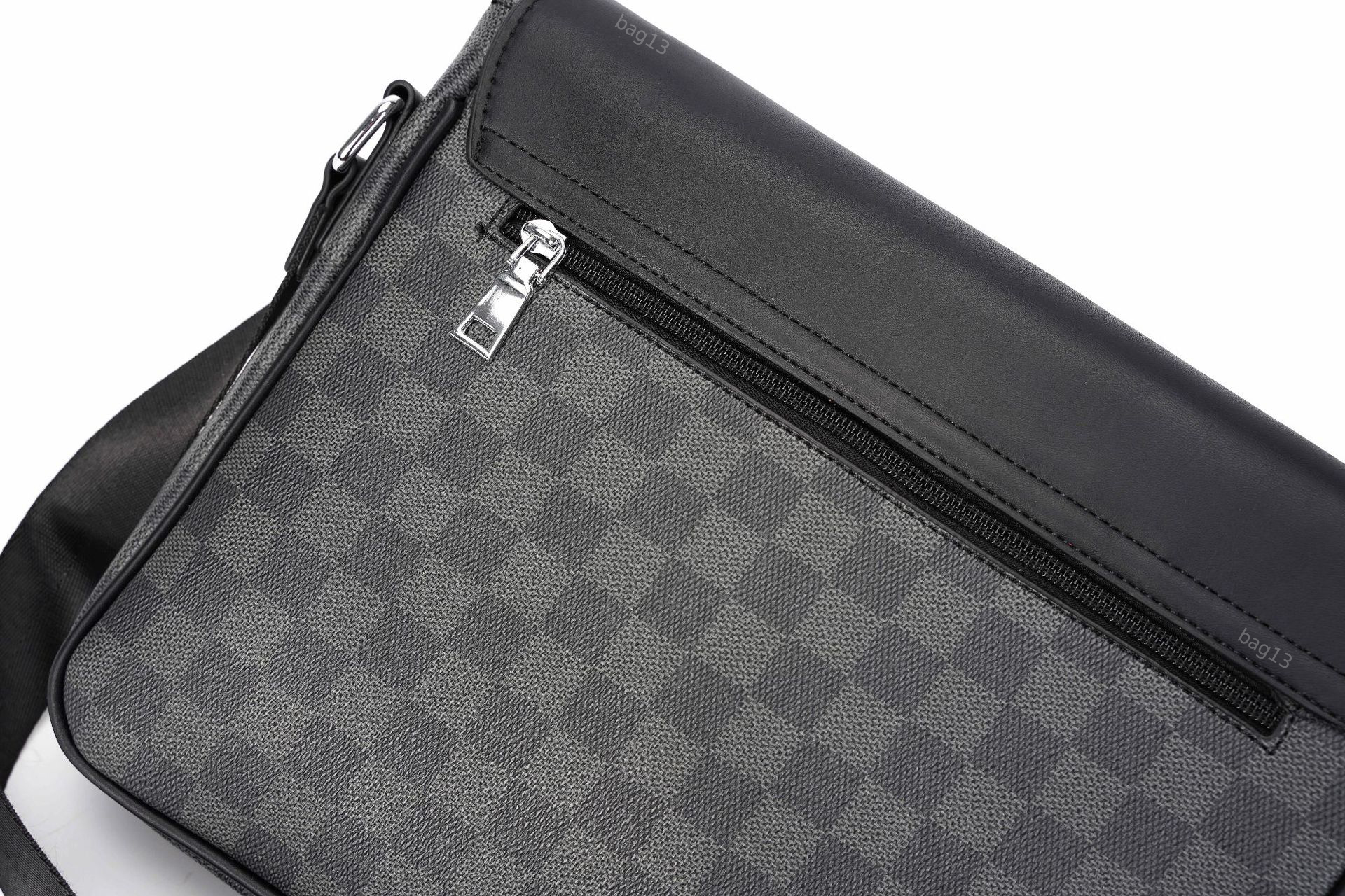 กระเป๋าสะพายข้างผู้ชาย รหัส A020