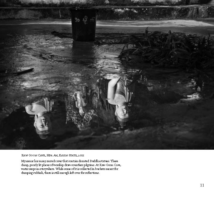 Riverbooks หนังสือประวัติศาสตร์ : Catching the light A Journey across Myanmar