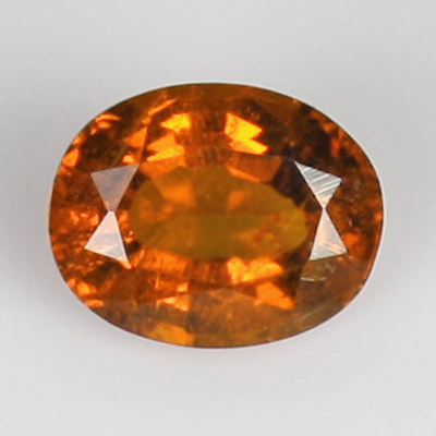 **ขายแล้ว**โกเมนสีส้มหรือสเปซซาไทท์ (Spessartite Garnet) 0.63 กะรัต เม็ดเล็ก น่ารัก