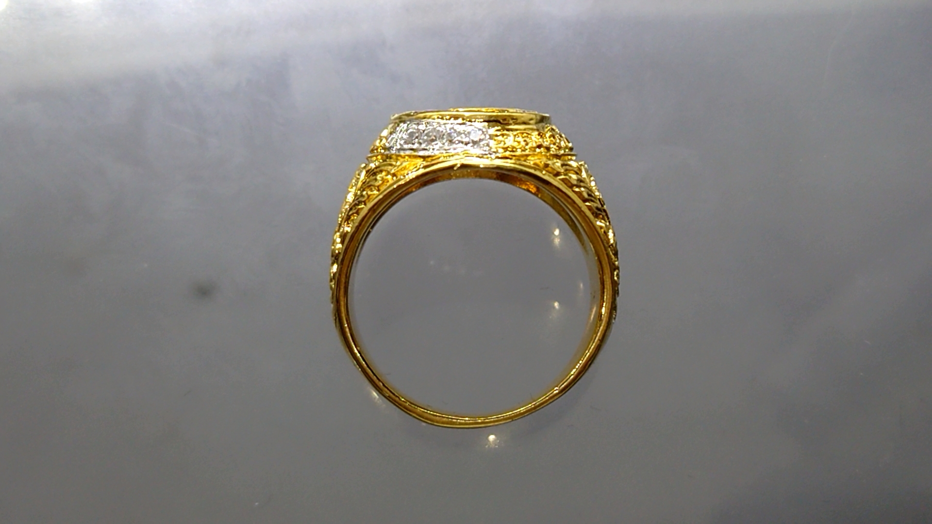 แหวนมหามงคล ชุดเราเทิดทูลองค์เหนือหัว ในวโรกาสครองราช 60 ปี 2549