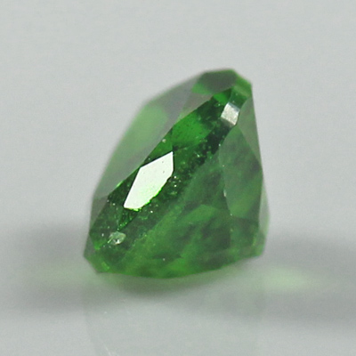 **ขายแล้ว**โครมไดออปไซด์ (Chrome Diopside) 0.45 กะรัต สีเขียว เม็ดเล็ก น่ารัก