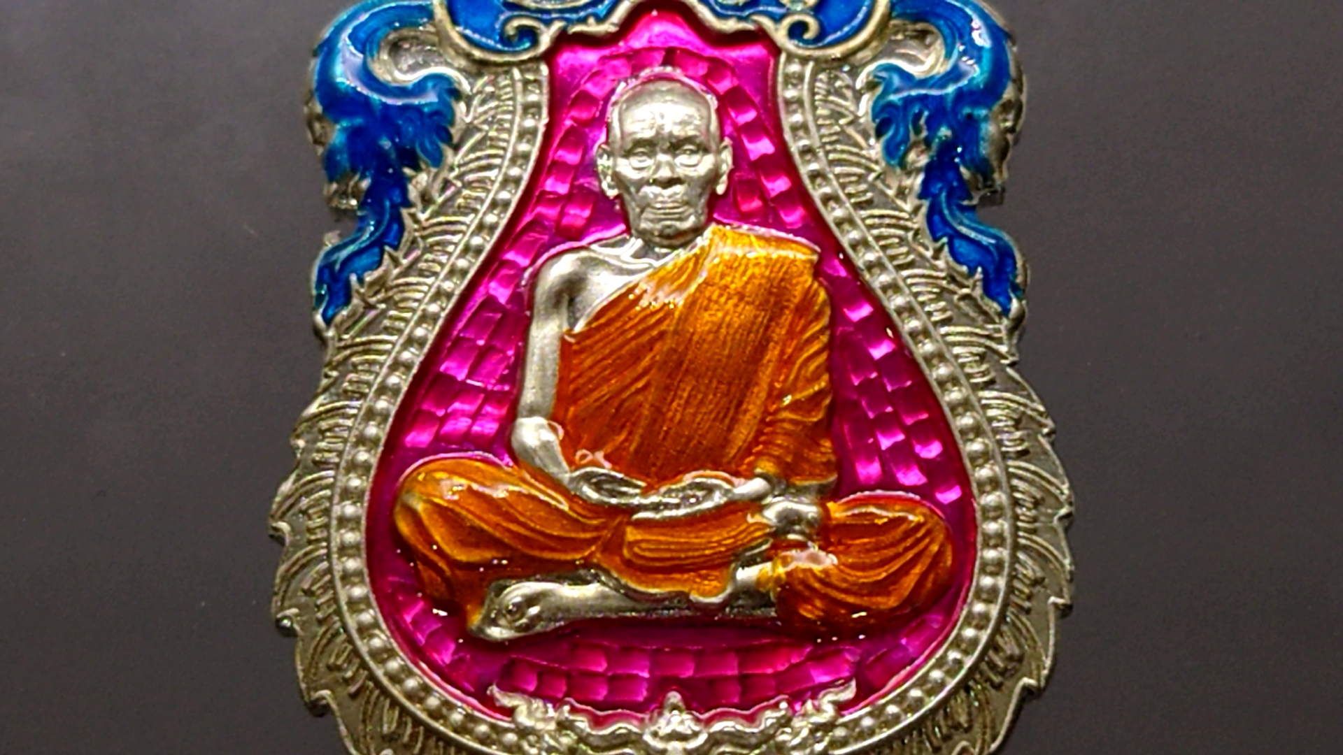 เหรียญรุ่นรวยมหาศาล เนื้อเงิน ลงยาจีวร ลงยาพื้นชมพู ขอบกนกฟ้า ซุ้มฟ้า หลวงพ่อพัฒน์ วัดห้วยด้วน โคท 61